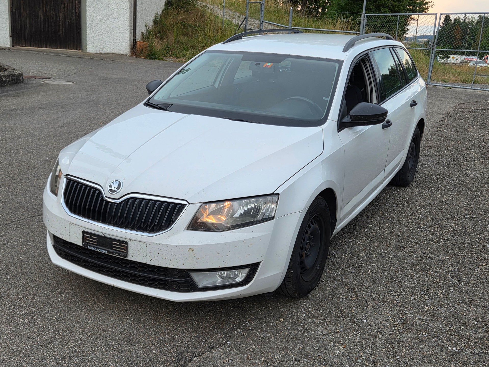 SKODA Octavia Combi 1.6 TDI Ambition-image-0