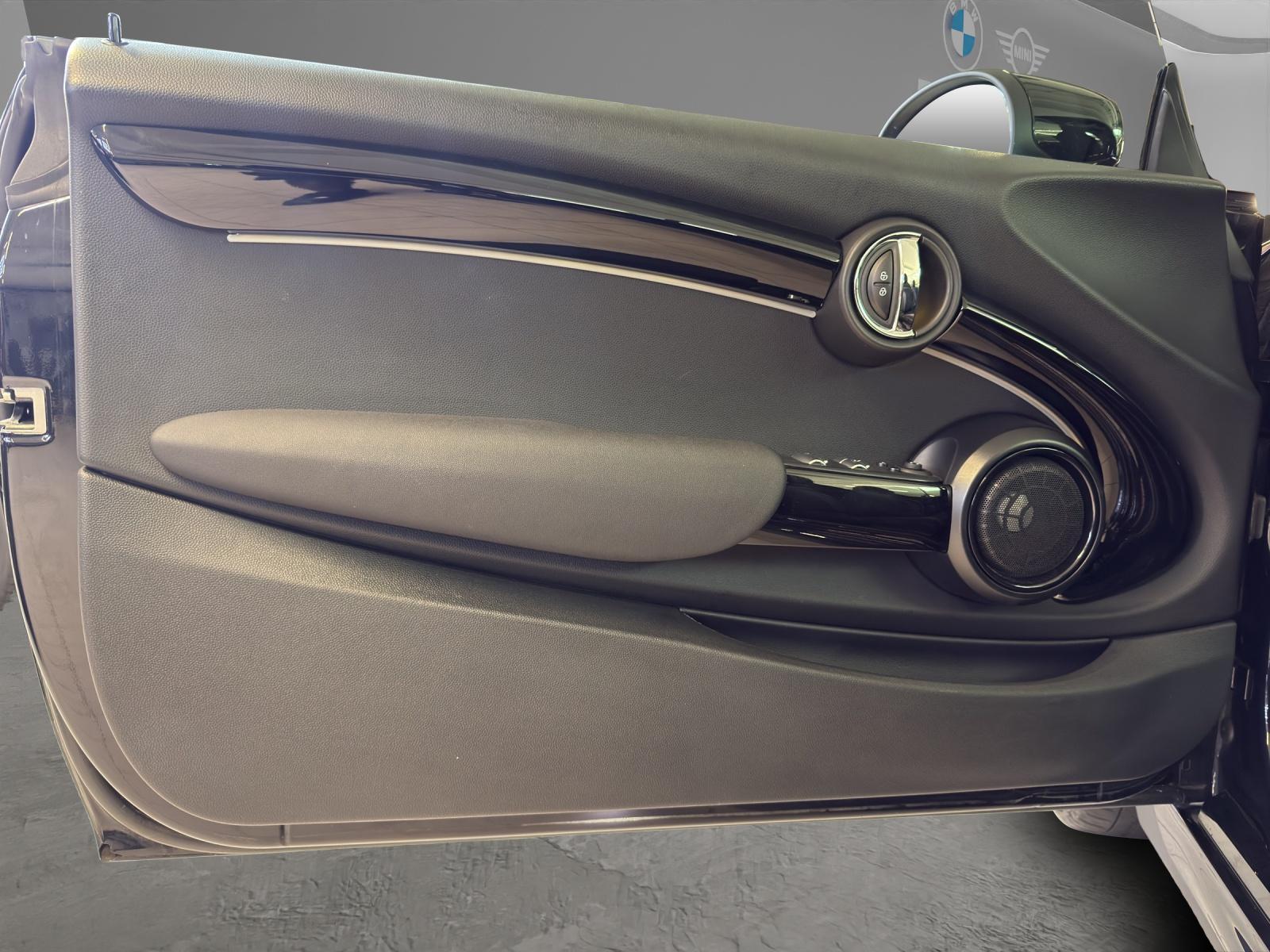 MINI Cabrio john Cooper Works-image-8