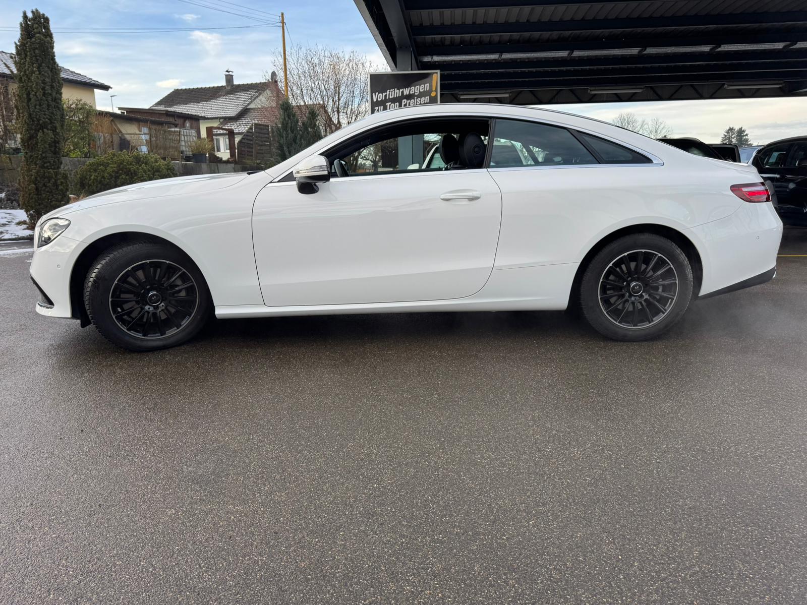 MERCEDES-BENZ E 200 Coupé Avantgarde 9G-Tronic-image-3