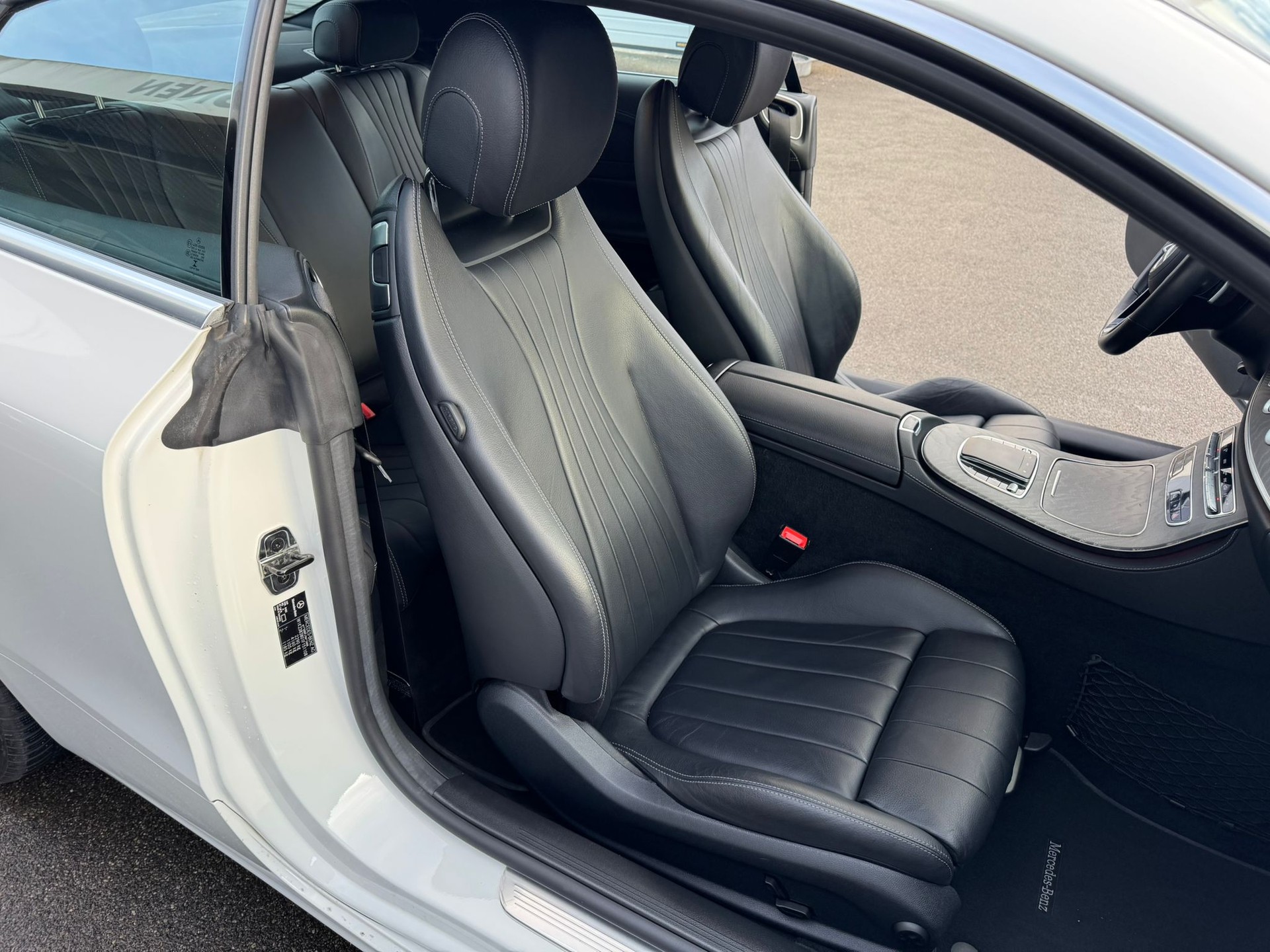 MERCEDES-BENZ E 200 Coupé Avantgarde 9G-Tronic-image-13