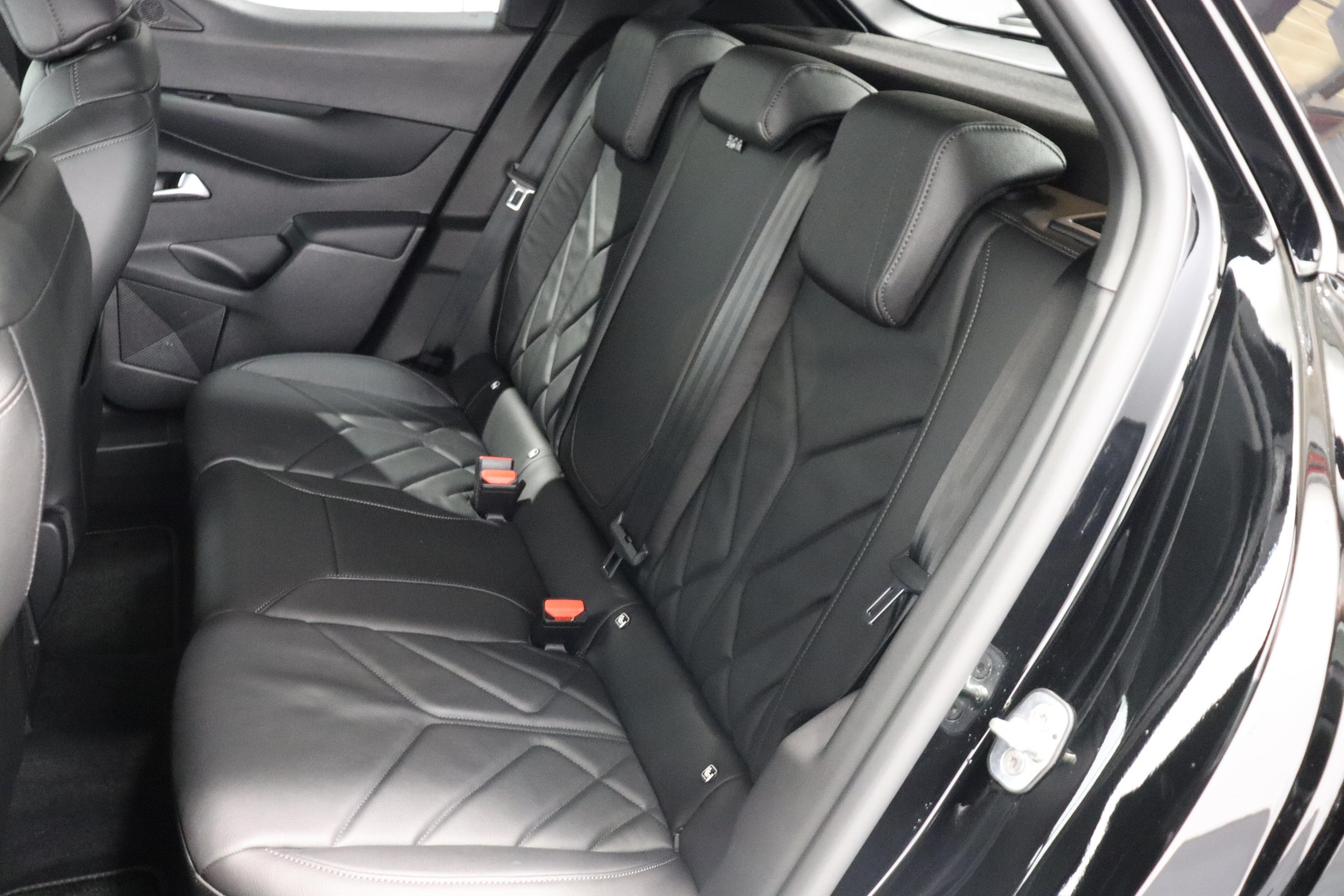 DS AUTOMOBILES 3 Crossback 1.2 Hybrid Diva-image-4