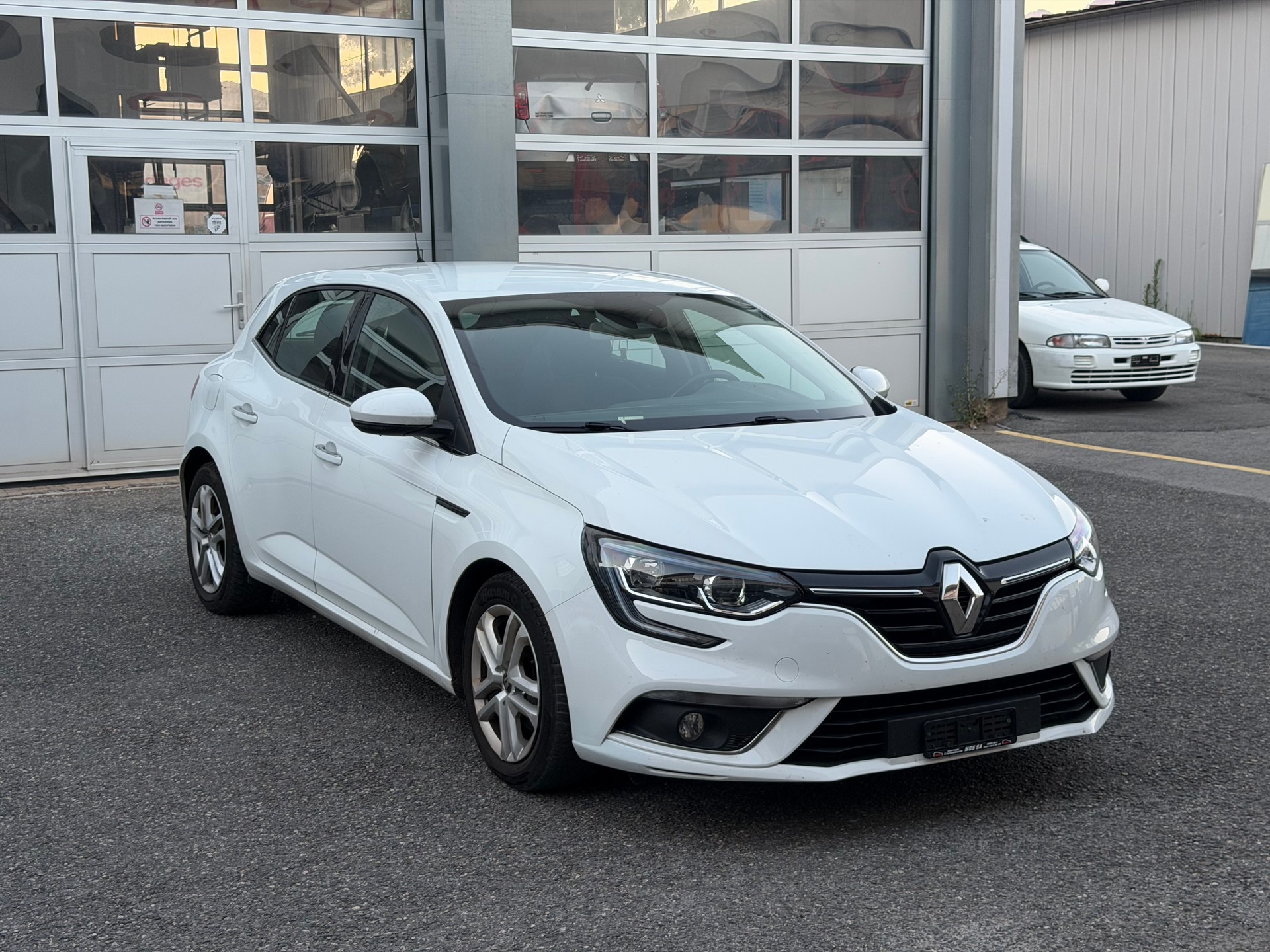 RENAULT Mégane 1.5 dCi Zen EDC-image-1