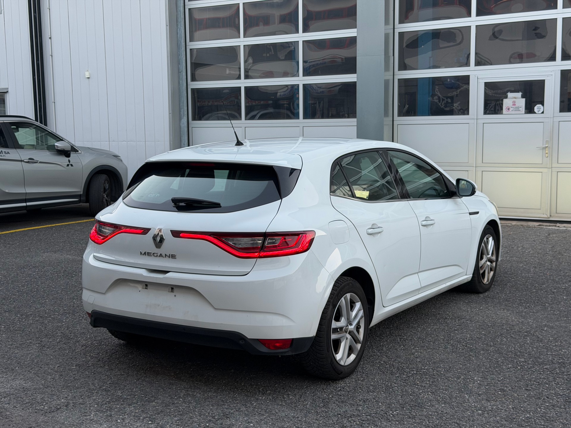 RENAULT Mégane 1.5 dCi Zen EDC-image-2