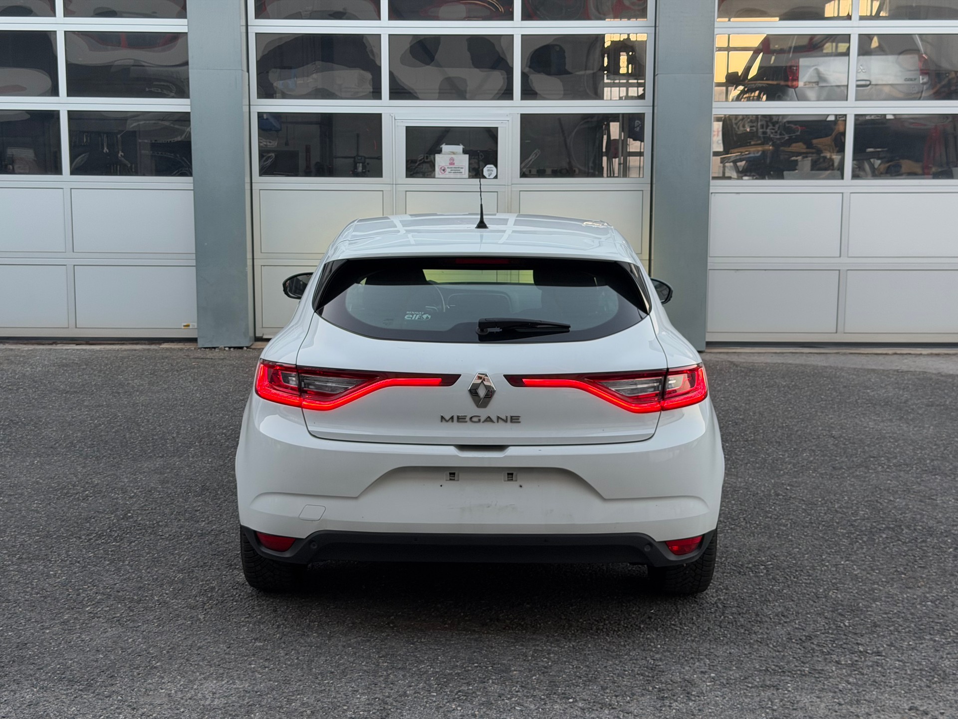 RENAULT Mégane 1.5 dCi Zen EDC-image-4