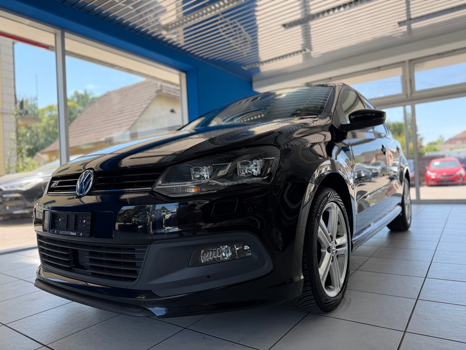 VW Polo 1.2 TSI BMT Lounge R-LINE-image-1