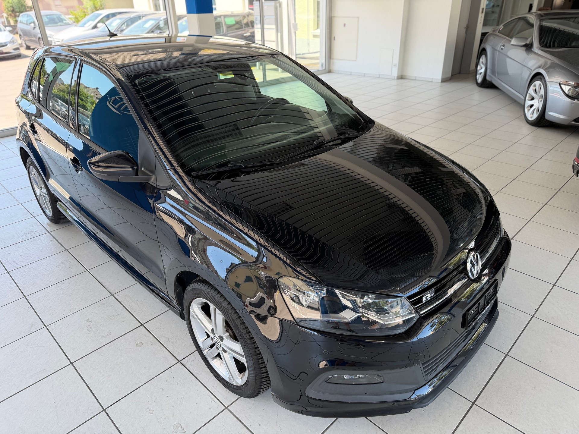 VW Polo 1.2 TSI BMT Lounge R-LINE-image-2