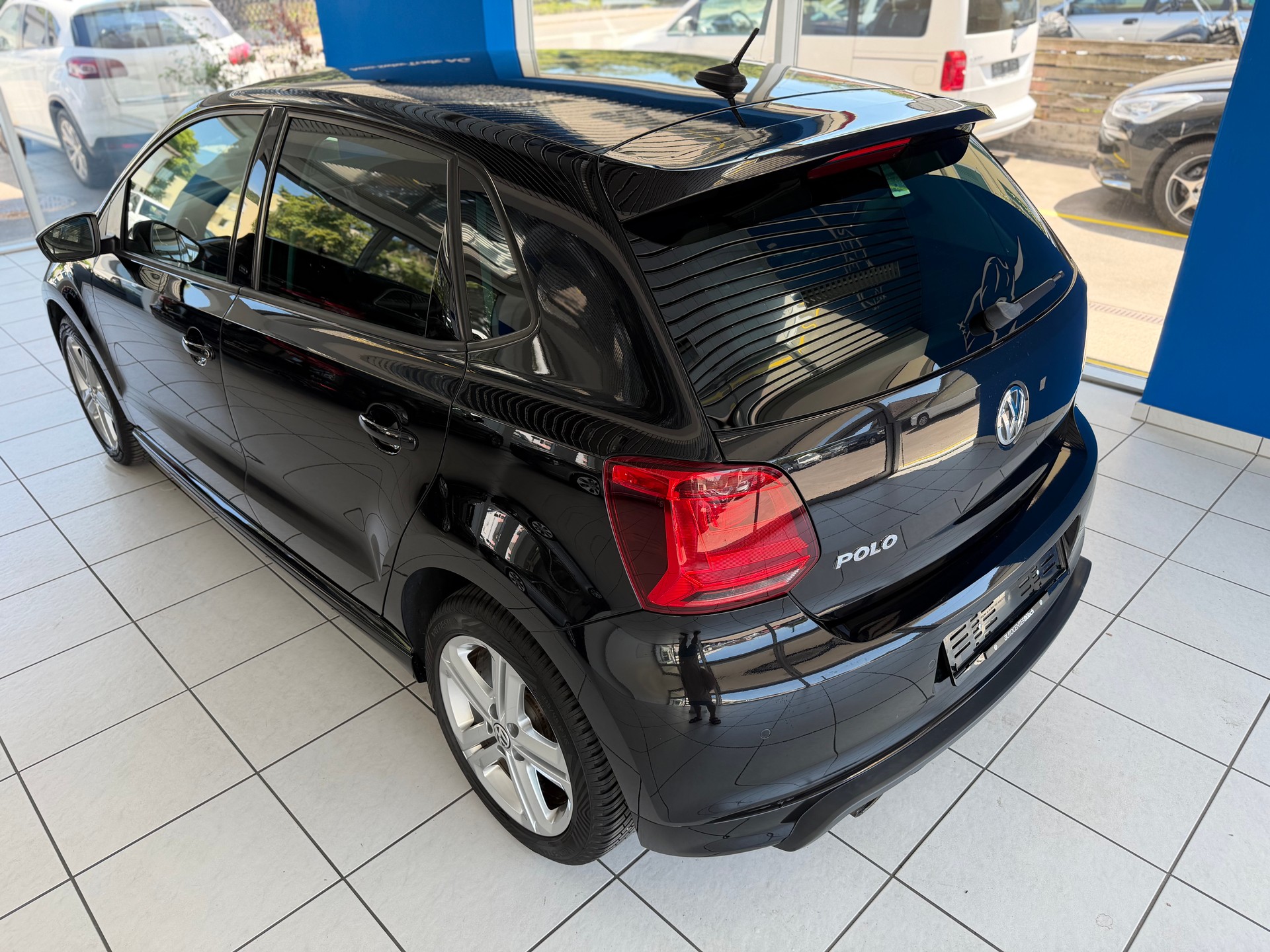 VW Polo 1.2 TSI BMT Lounge R-LINE-image-6