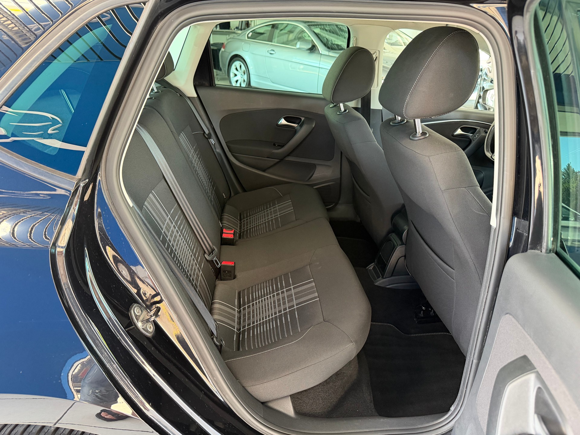 VW Polo 1.2 TSI BMT Lounge R-LINE-image-17