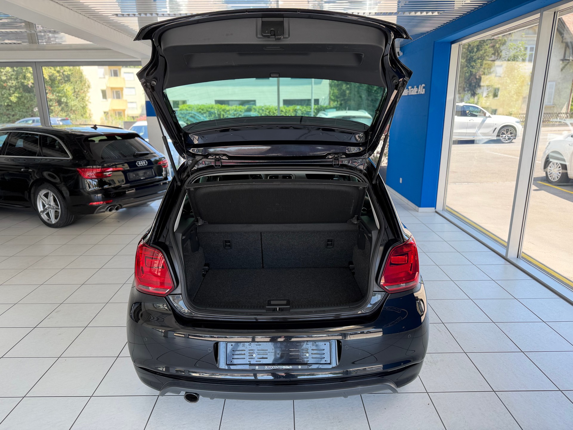 VW Polo 1.2 TSI BMT Lounge R-LINE-image-8