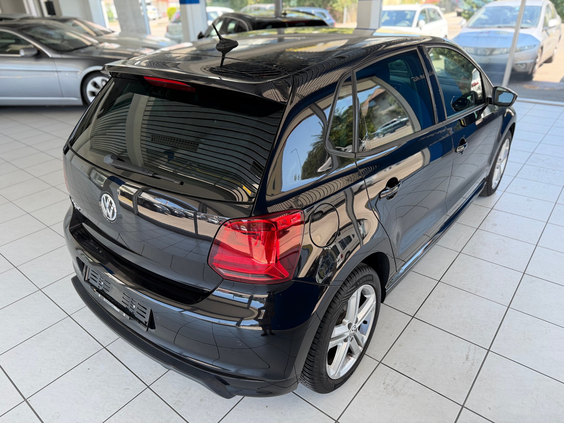 VW Polo 1.2 TSI BMT Lounge R-LINE-image-4