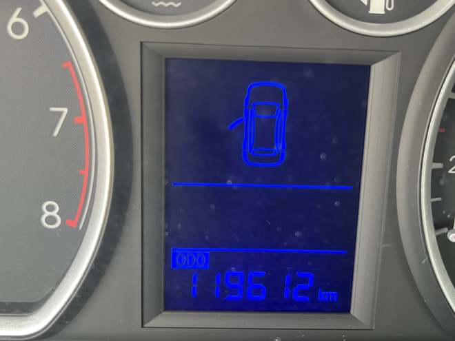 HYUNDAI i30 2.0 Premium-image-9