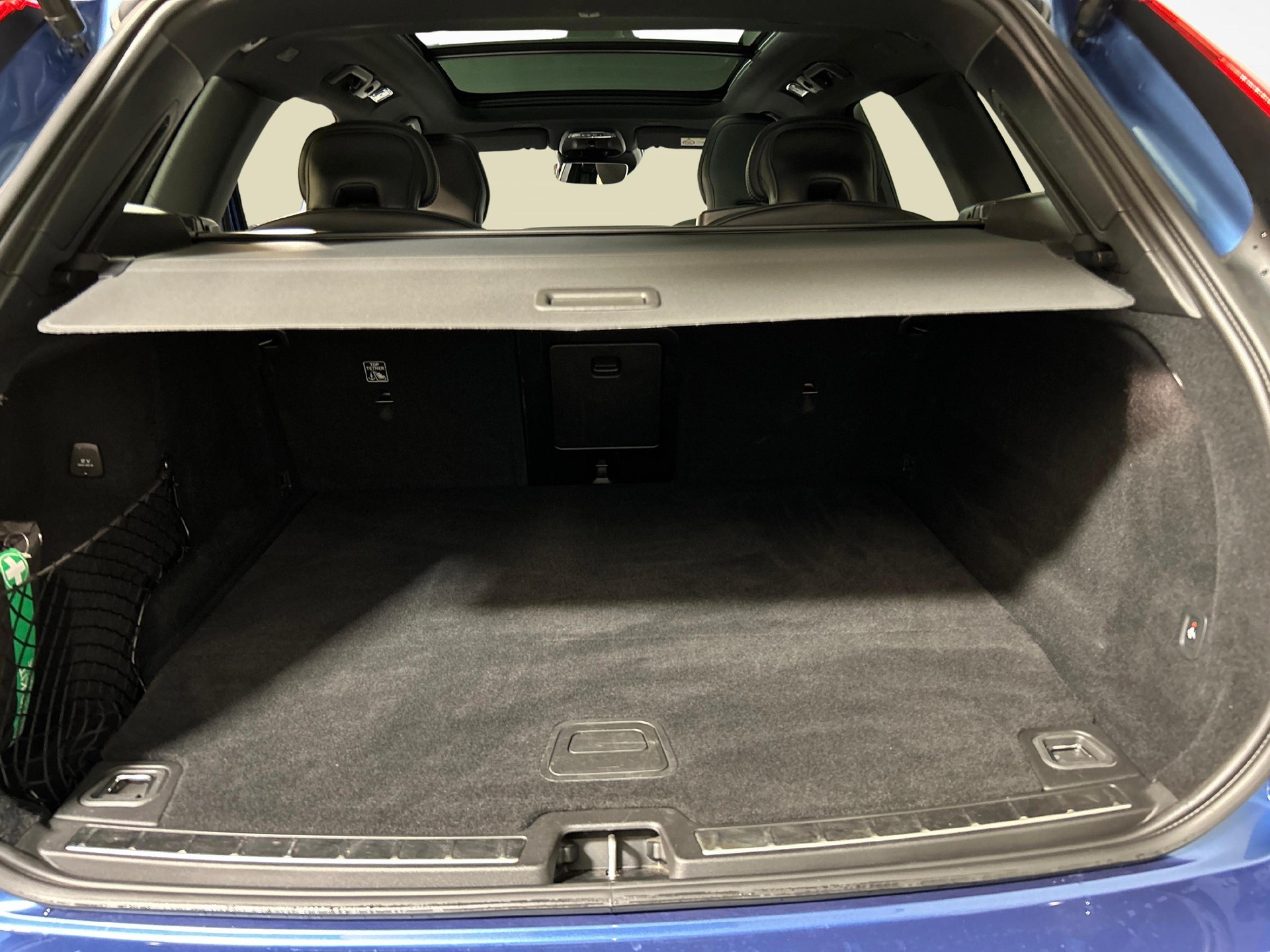 VOLVO XC60 2.0 T8 TE R-Design eAWD-image-12