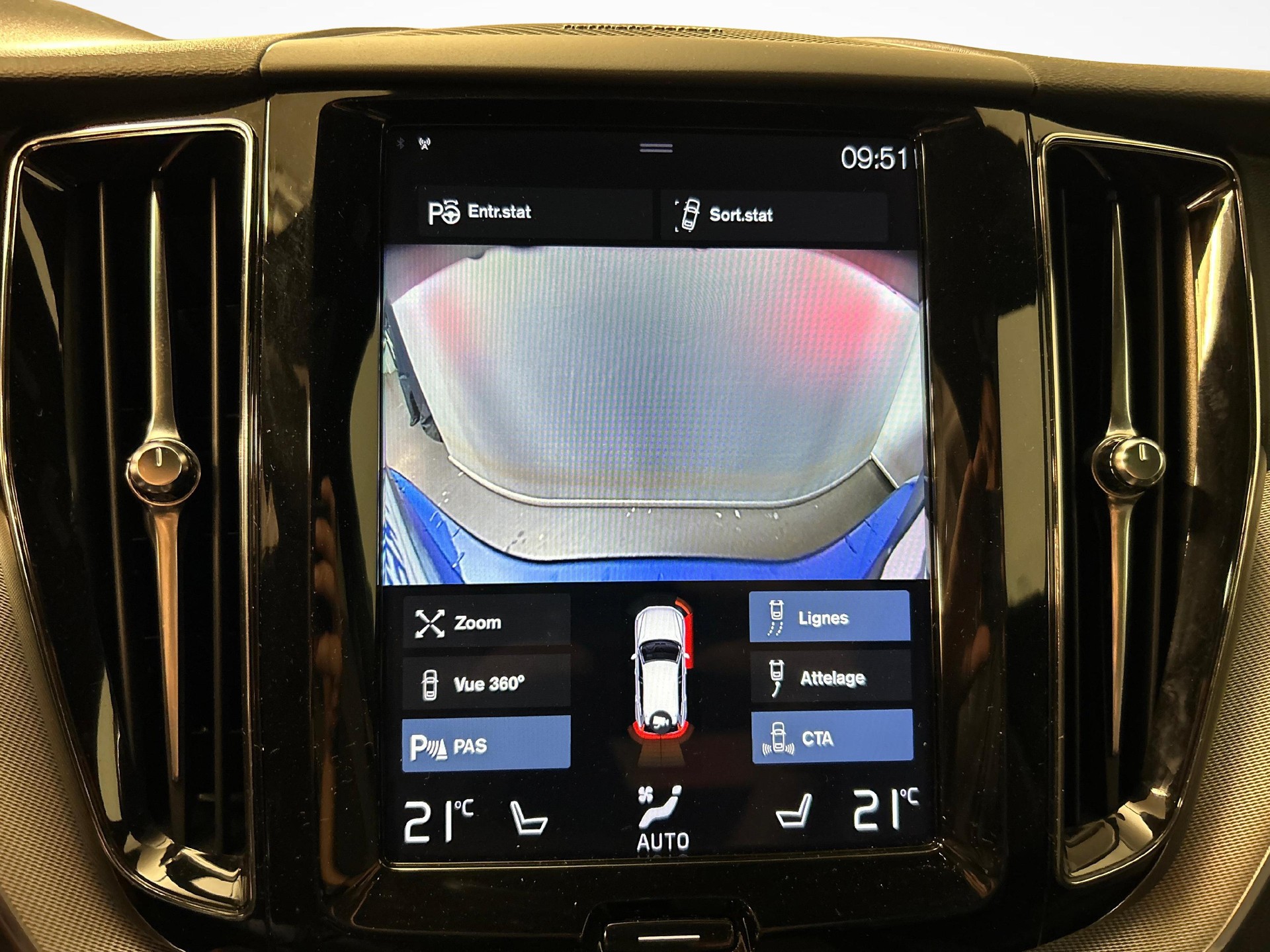 VOLVO XC60 2.0 T8 TE R-Design eAWD-image-8