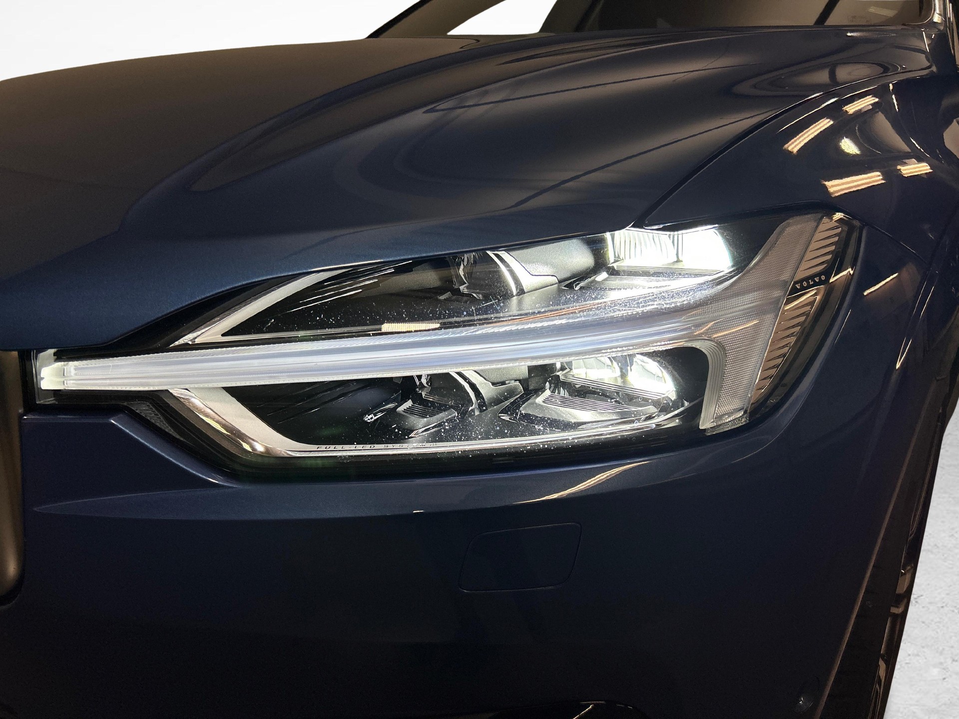 VOLVO XC60 2.0 T8 TE R-Design eAWD-image-16