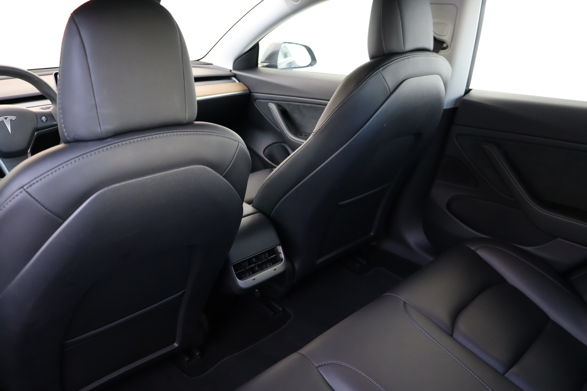 TESLA Model 3 Performance Dual Motor AWD-image-16