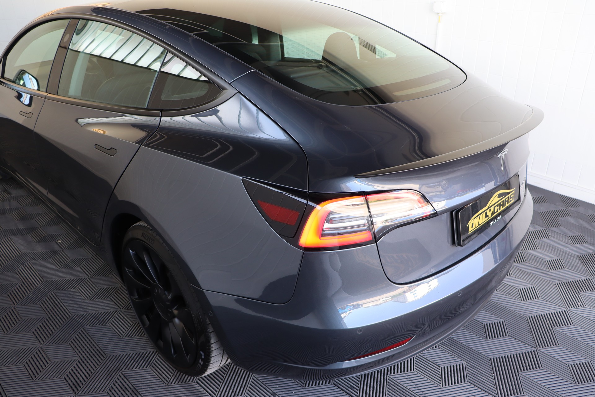 TESLA Model 3 Performance Dual Motor AWD-image-6