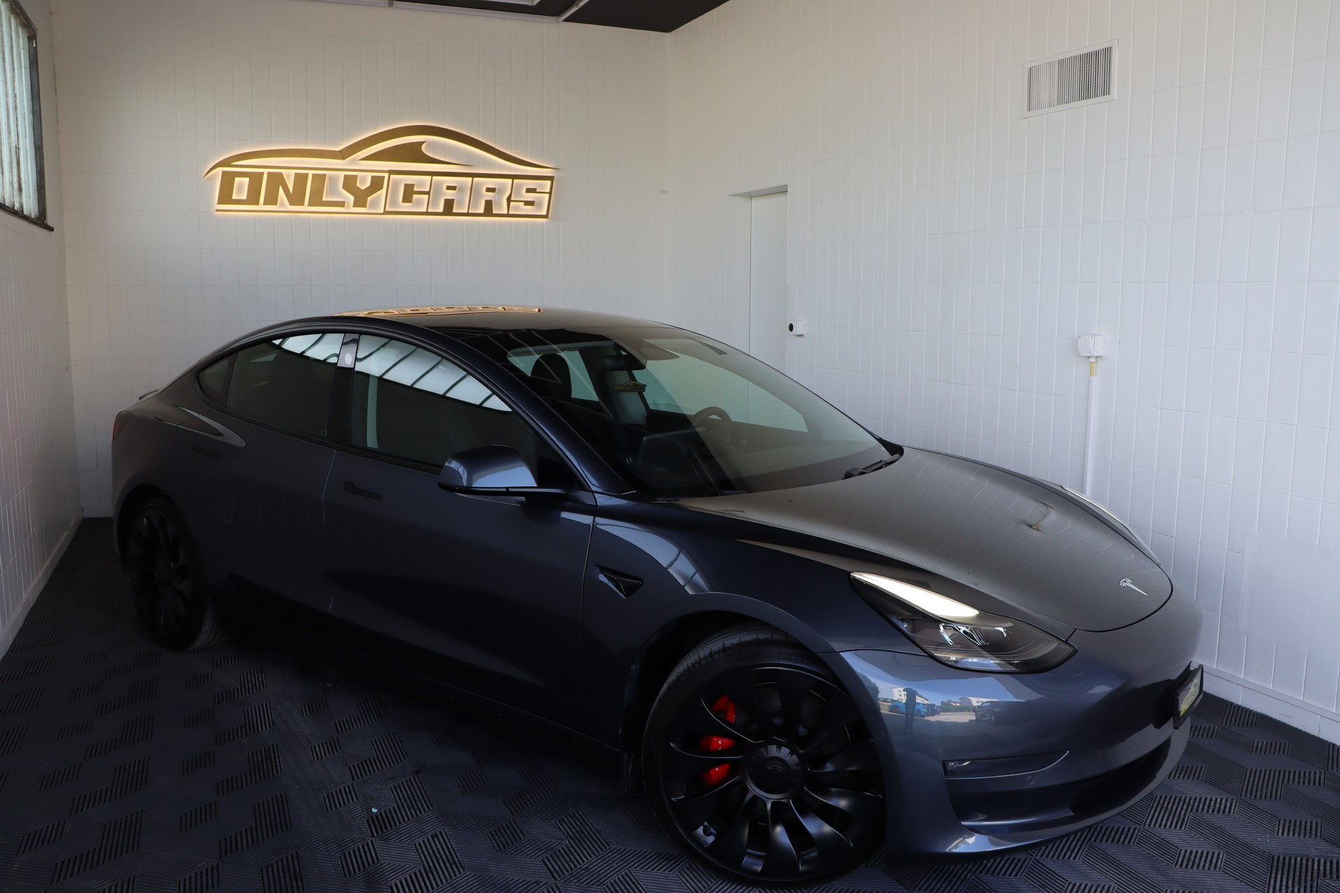 TESLA Model 3 Performance Dual Motor AWD-image-3