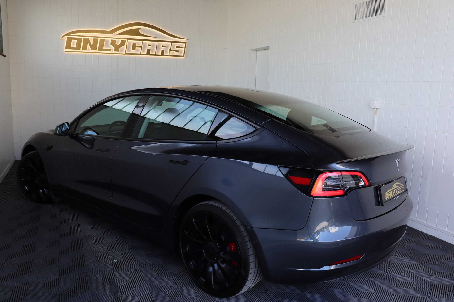 TESLA Model 3 Performance Dual Motor AWD-image-8