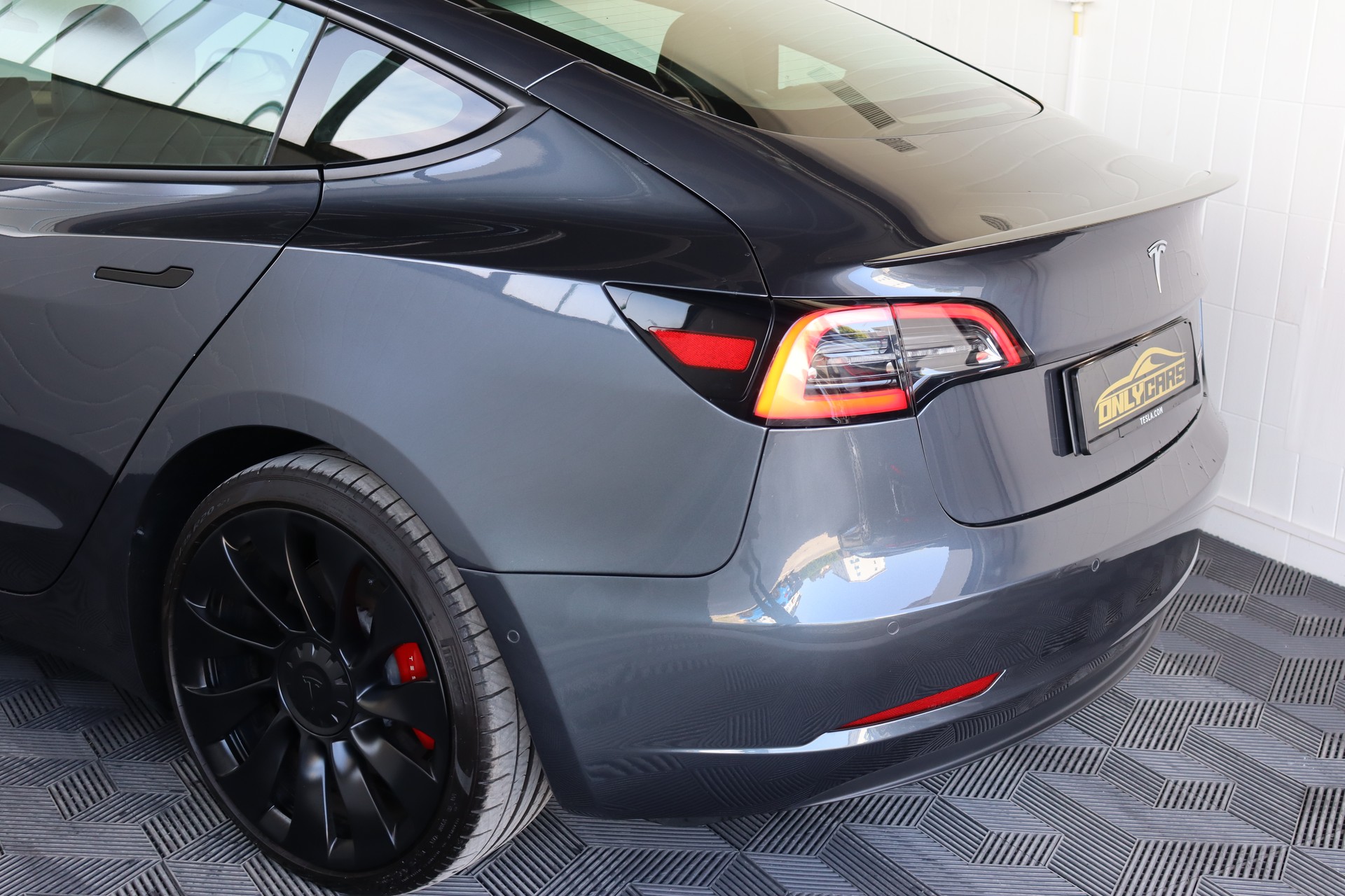 TESLA Model 3 Performance Dual Motor AWD-image-9