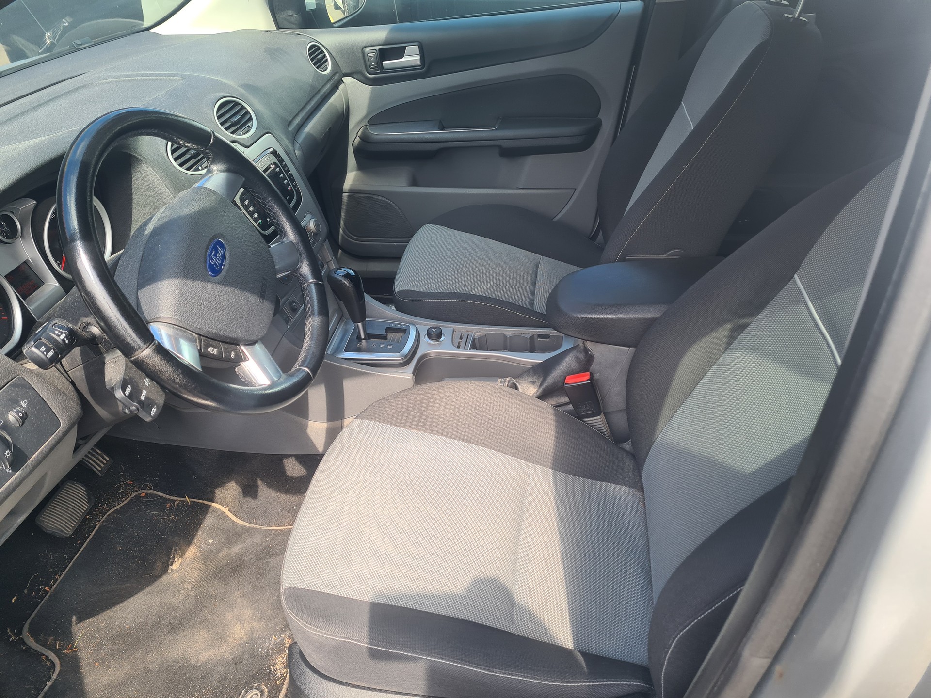 FORD Focus 2.0i Carving Automatic-image-5
