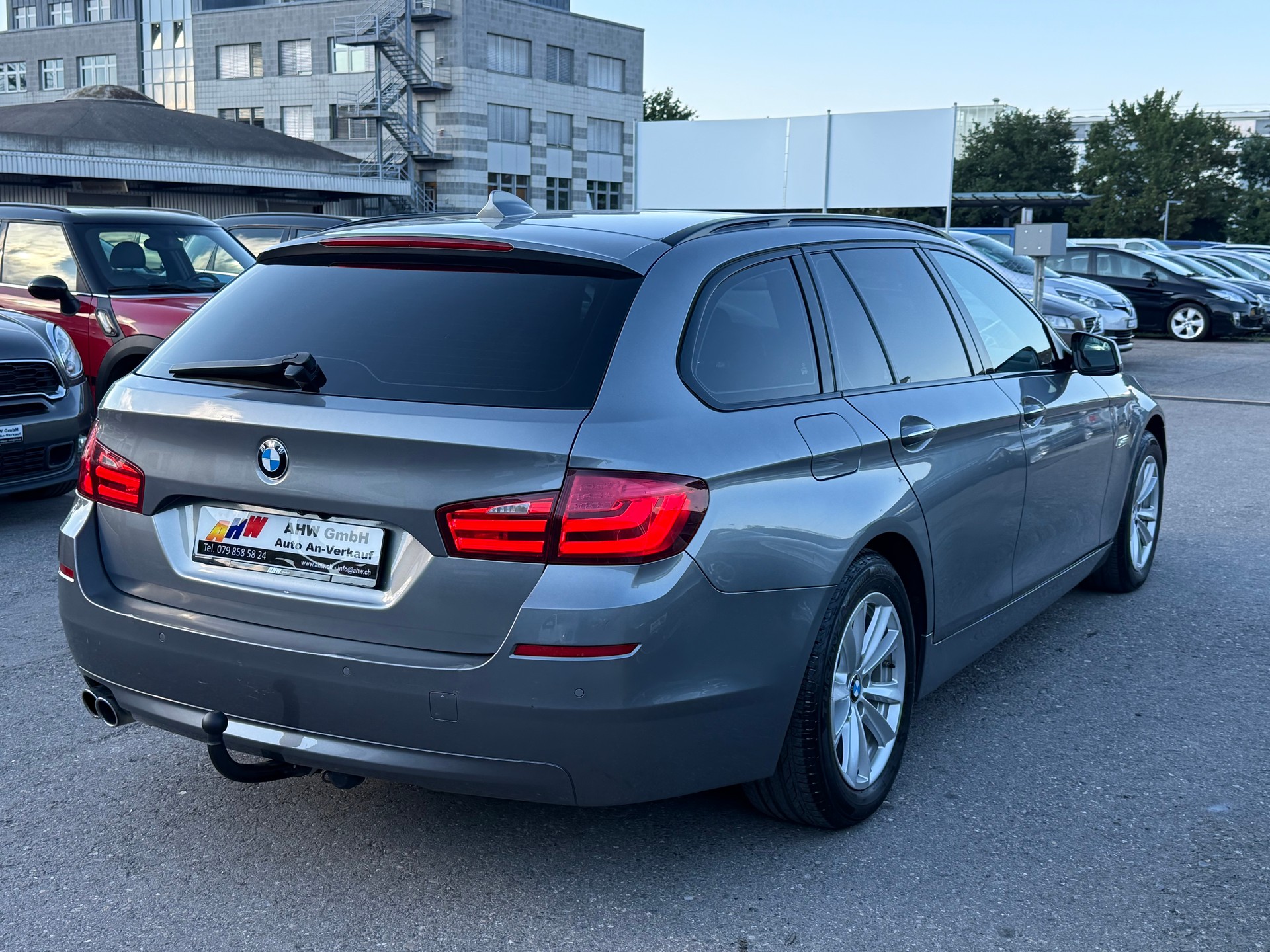 BMW 523i Touring Steptronic / Frisch ab MFK / AHK 2000kg / Rückfahrkamera / Navi / Leder / Xenon-image-3