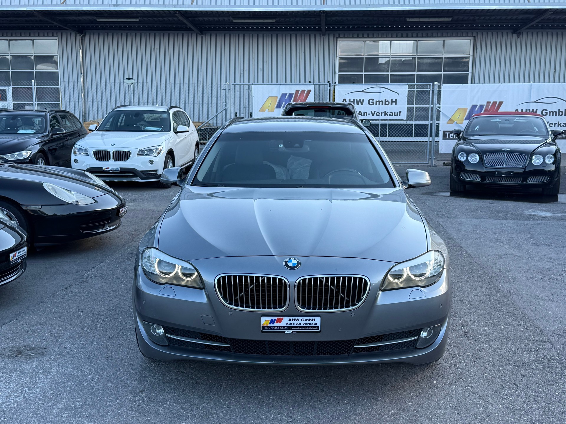 BMW 523i Touring Steptronic / Frisch ab MFK / AHK 2000kg / Rückfahrkamera / Navi / Leder / Xenon-image-1