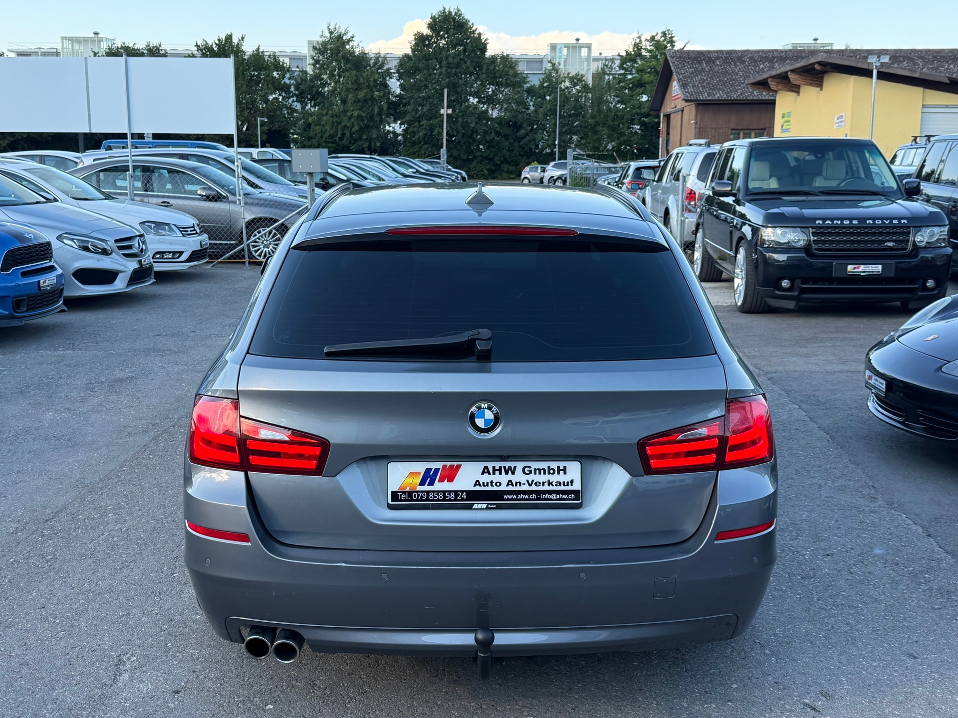 BMW 523i Touring Steptronic / Frisch ab MFK / AHK 2000kg / Rückfahrkamera / Navi / Leder / Xenon-image-4