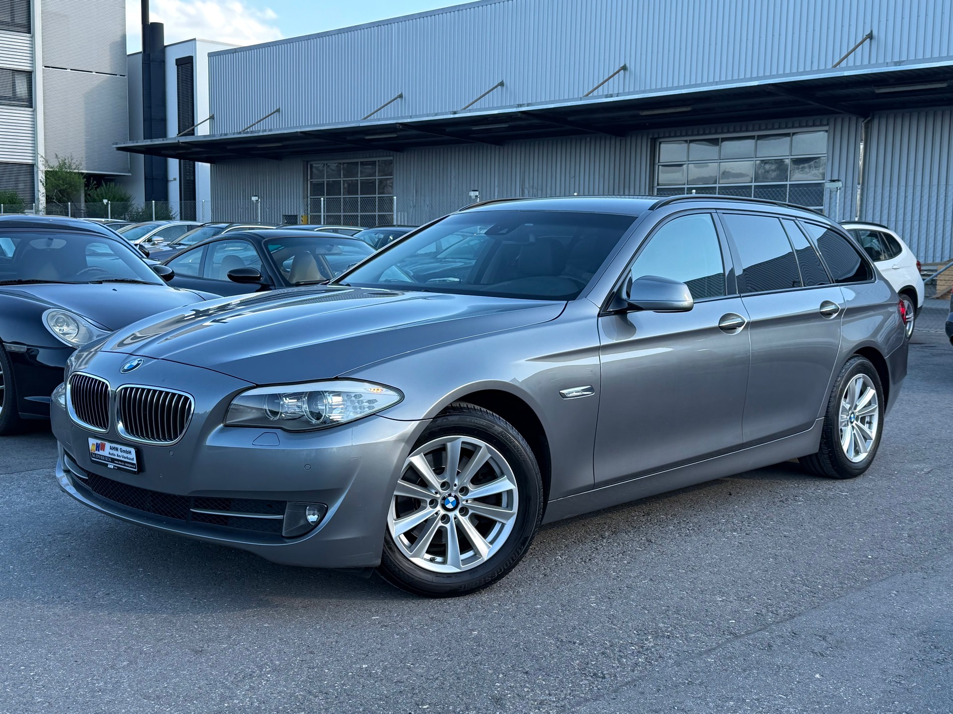 BMW 523i Touring Steptronic / Frisch ab MFK / AHK 2000kg / Rückfahrkamera / Navi / Leder / Xenon