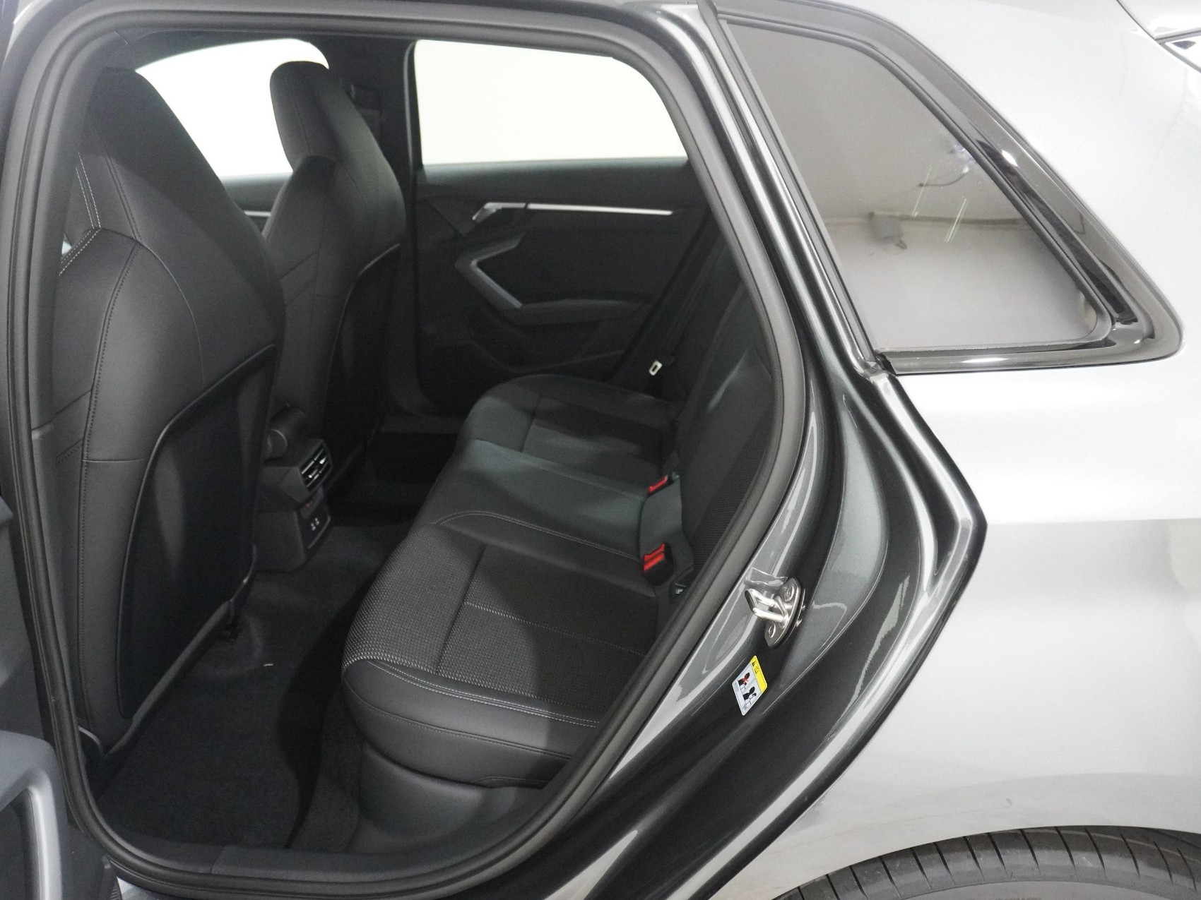 AUDI A3 Sportback 1.5 35 TFSI S line S-Tronic-image-13