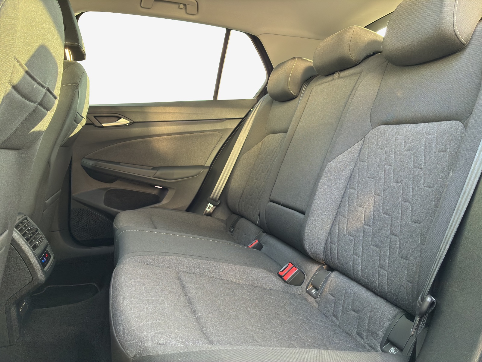VW Golf 1.5 e TSI mHEV Life DSG-image-11