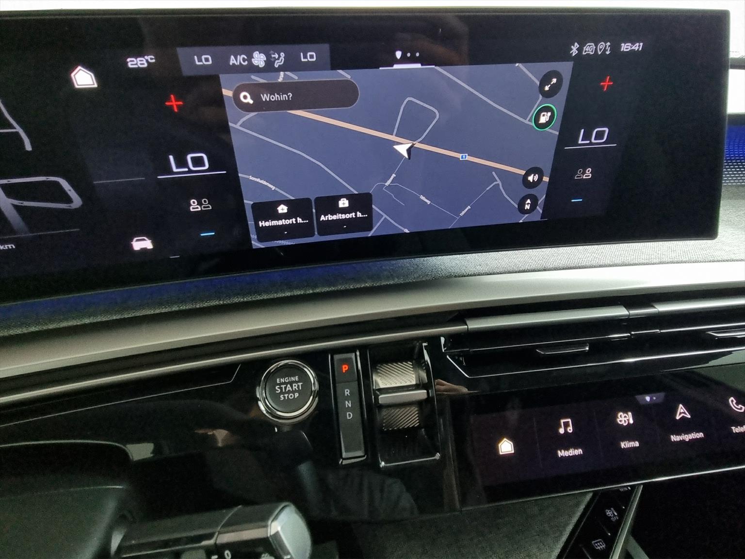 PEUGEOT 5008 GT Exclusive 73kWh 7-Plätzer-image-14