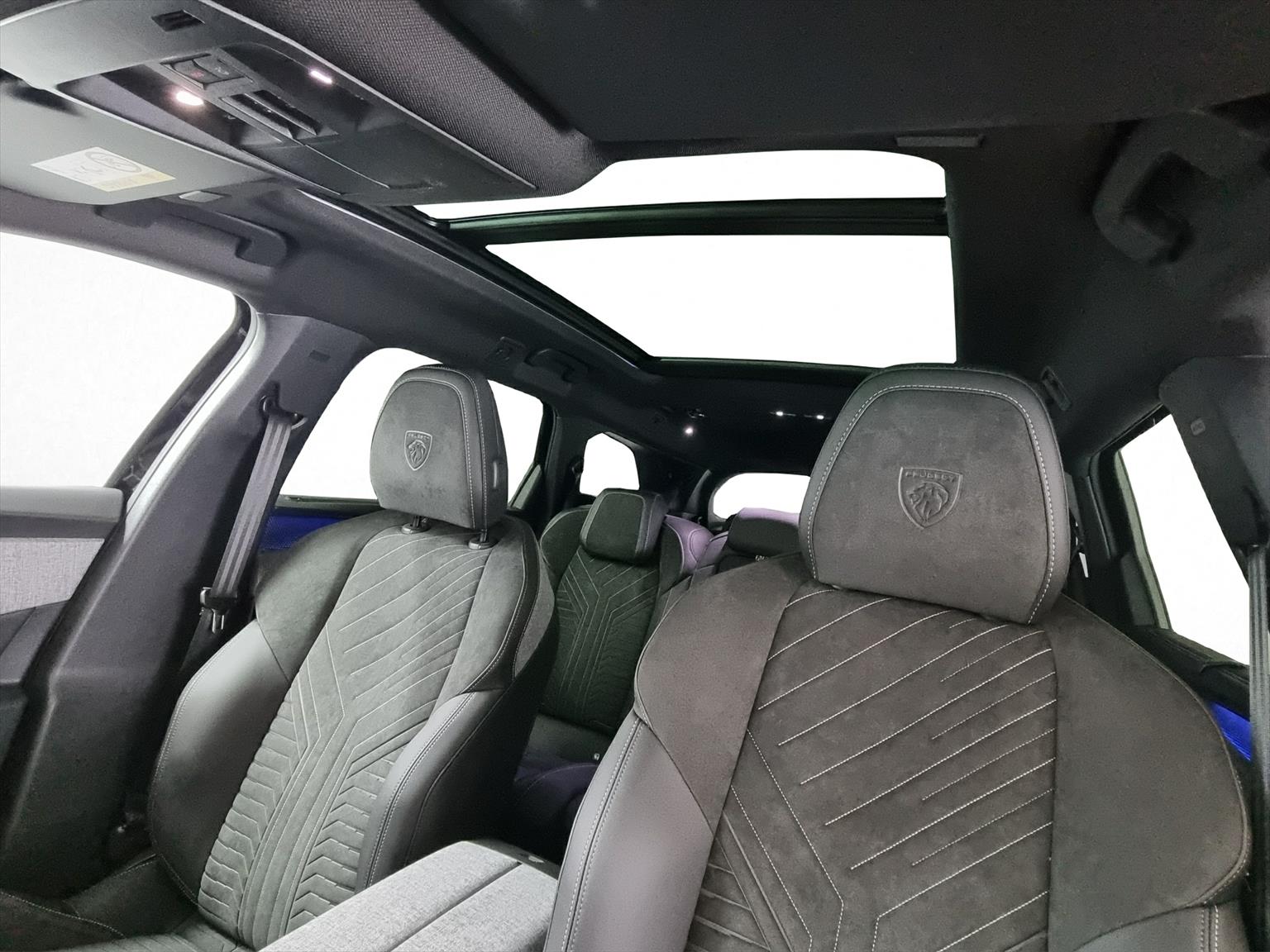 PEUGEOT 5008 GT Exclusive 73kWh 7-Plätzer-image-12