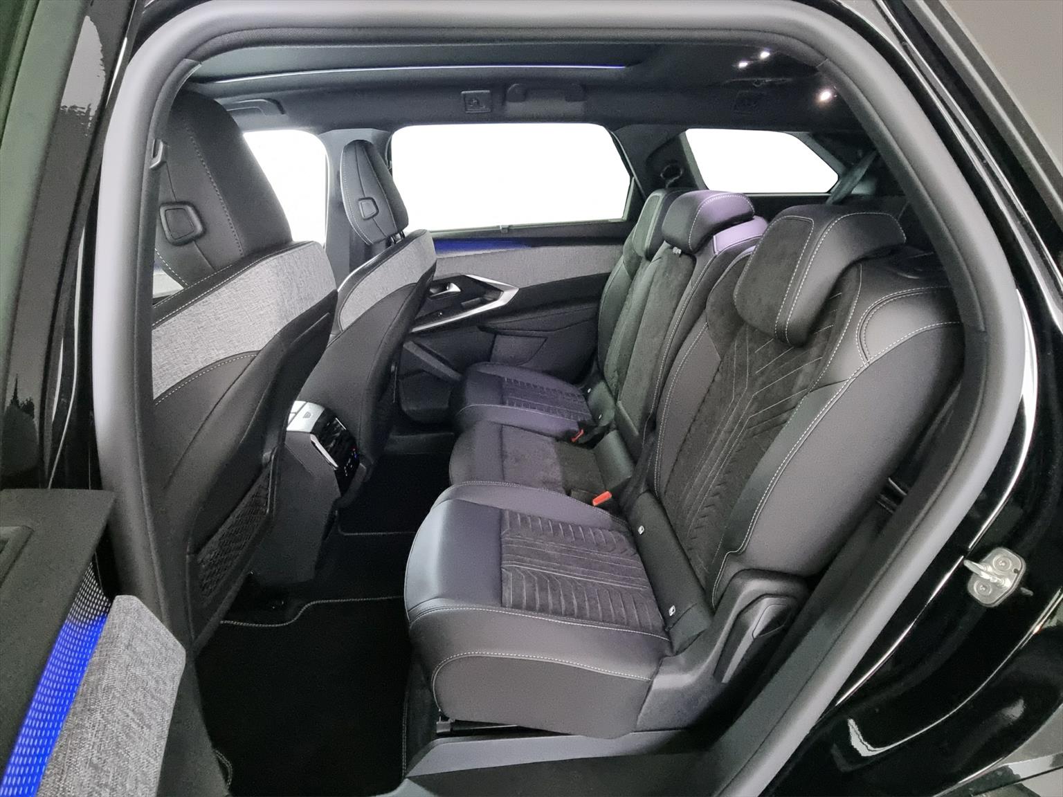 PEUGEOT 5008 GT Exclusive 73kWh 7-Plätzer-image-6