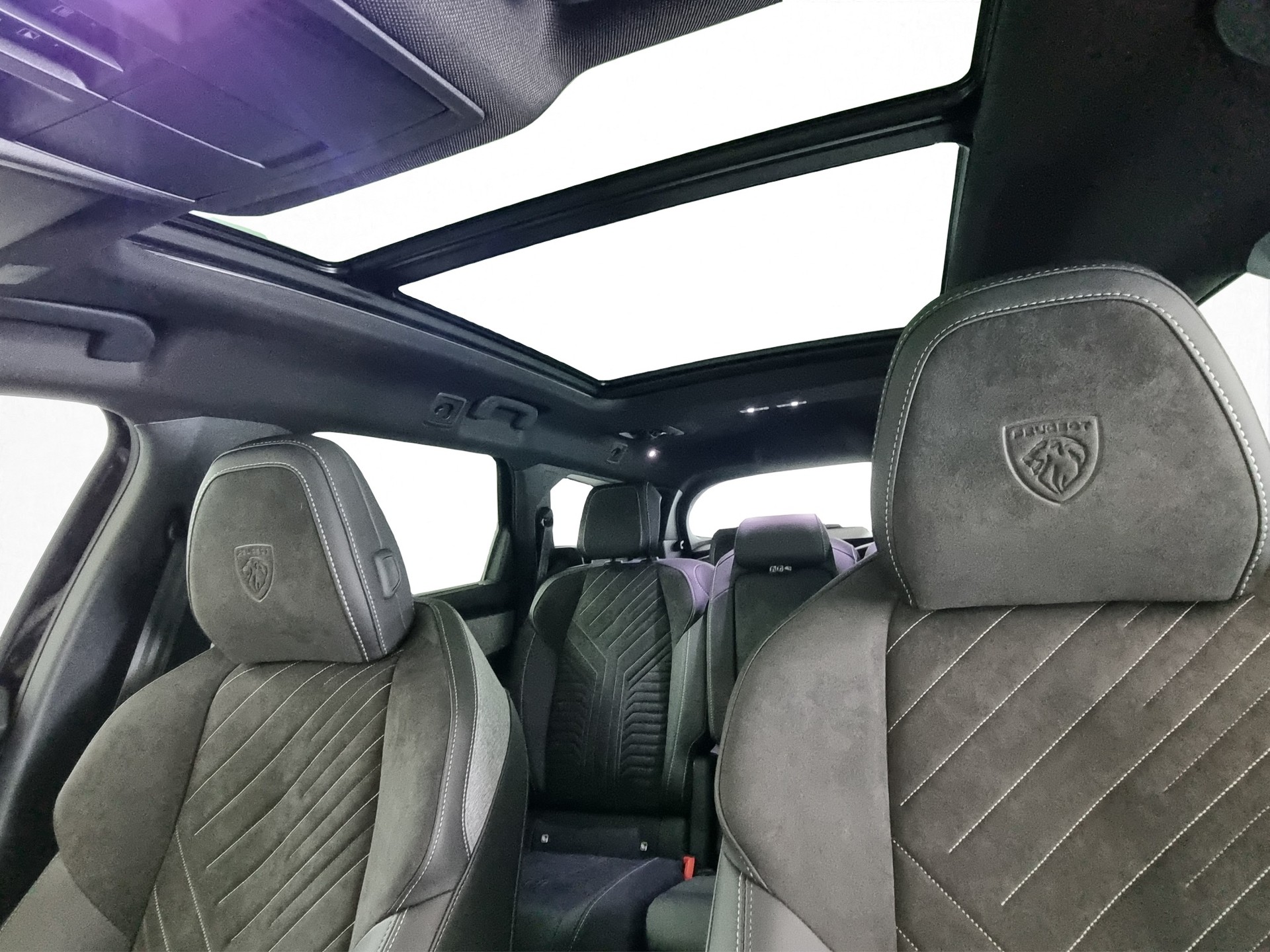 PEUGEOT 5008 GT Exclusive 73kWh 7-Plätzer-image-12