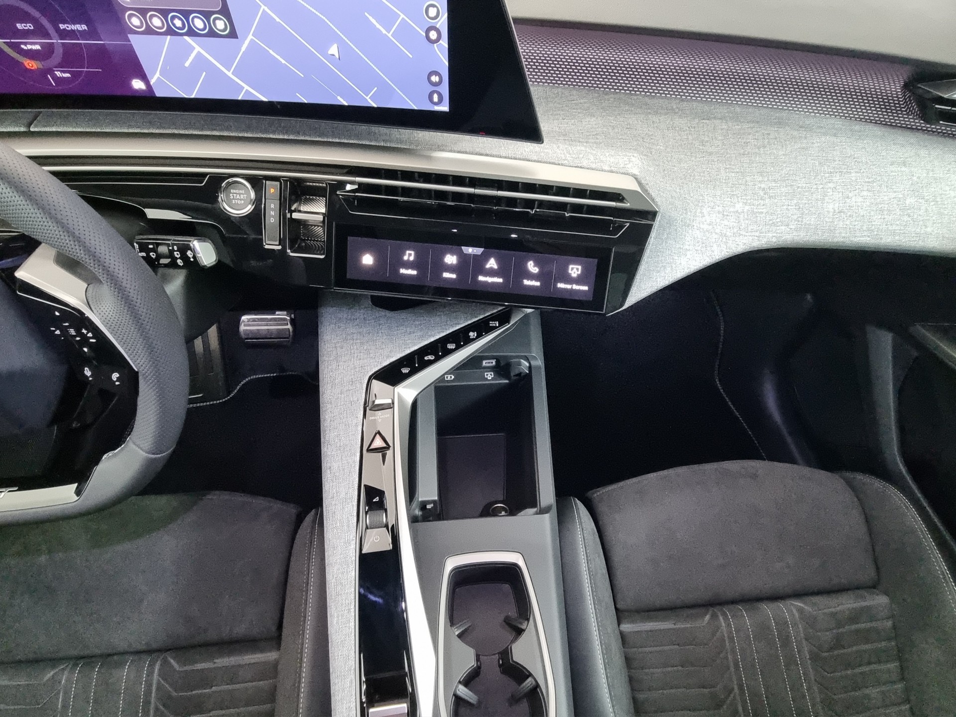 PEUGEOT 5008 GT Exclusive 73kWh 7-Plätzer-image-9