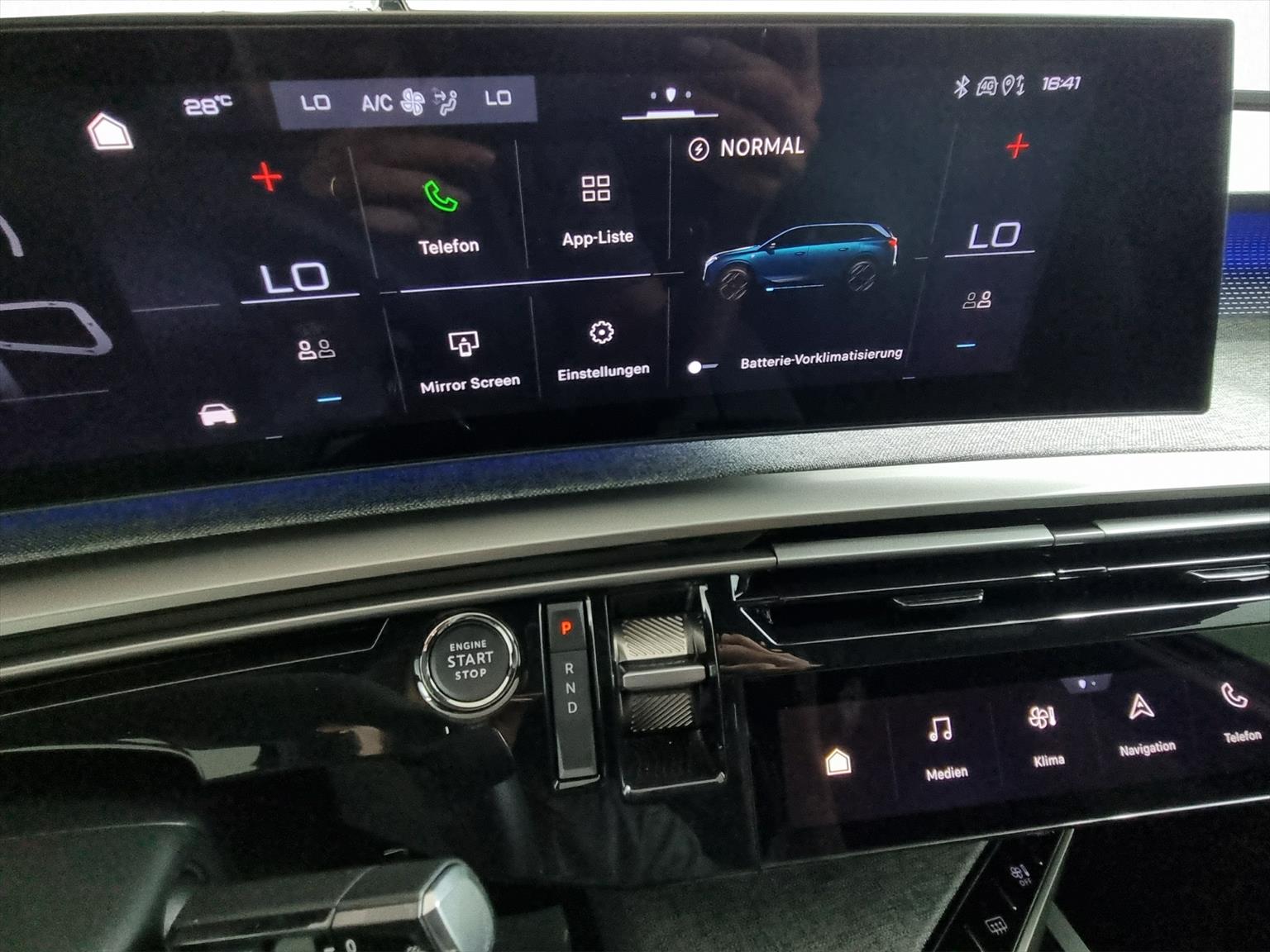 PEUGEOT 5008 GT Exclusive 73kWh 7-Plätzer-image-13