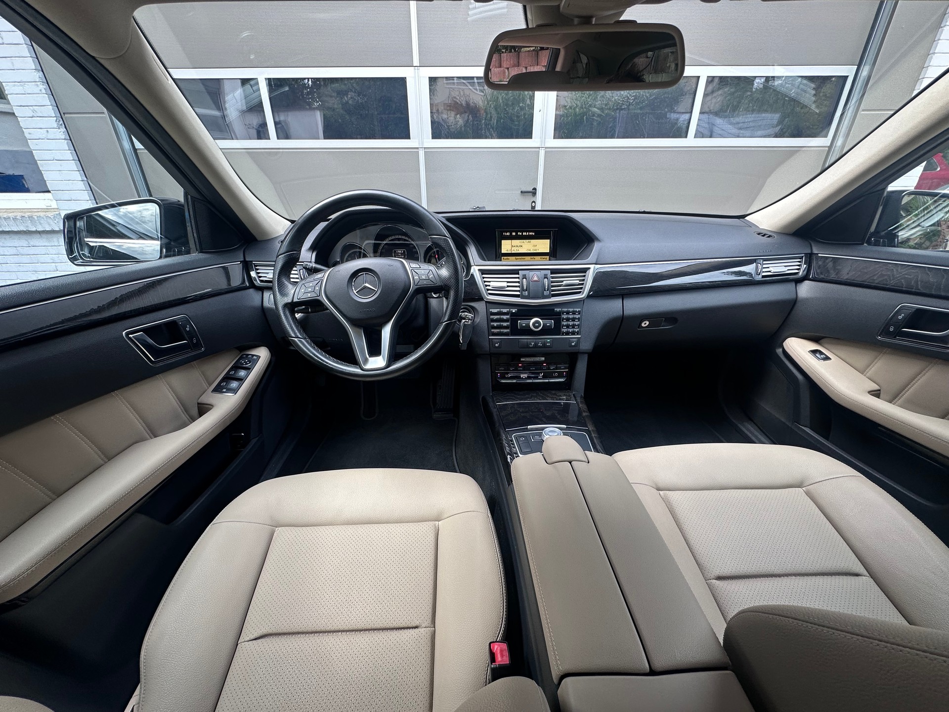 MERCEDES-BENZ E 250 CGI BlueEF Avantgarde-image-5