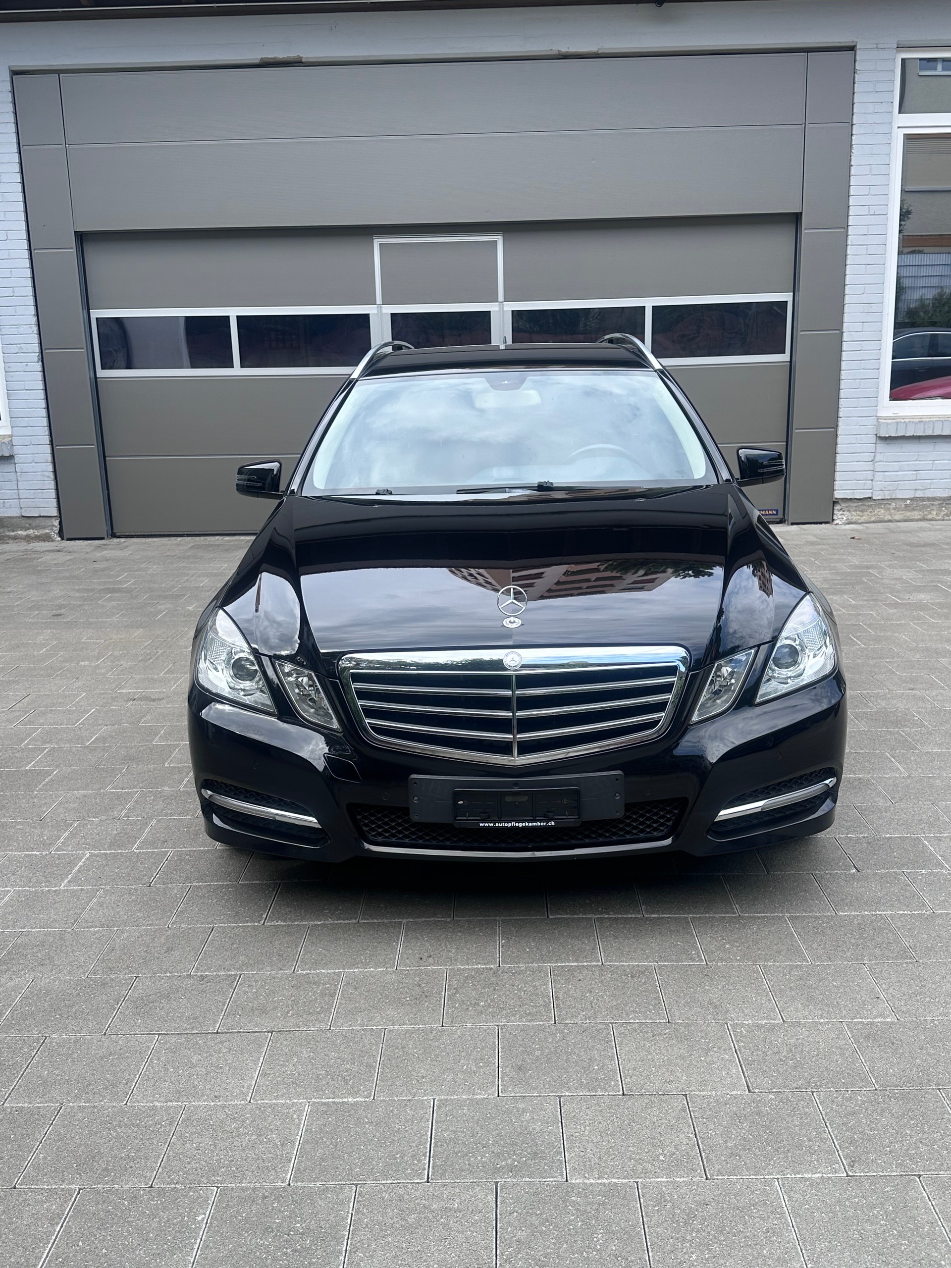 MERCEDES-BENZ E 250 CGI BlueEF Avantgarde-image-1