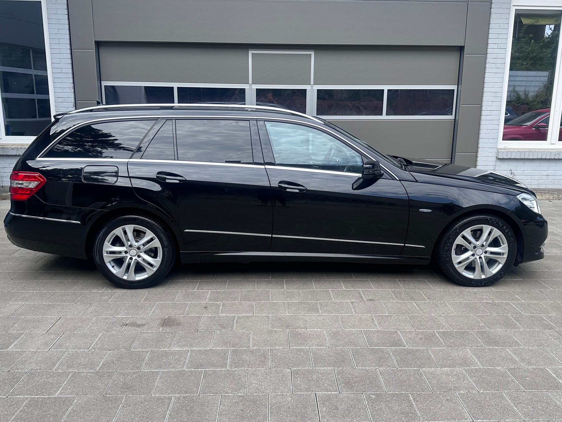 MERCEDES-BENZ E 250 CGI BlueEF Avantgarde-image-3