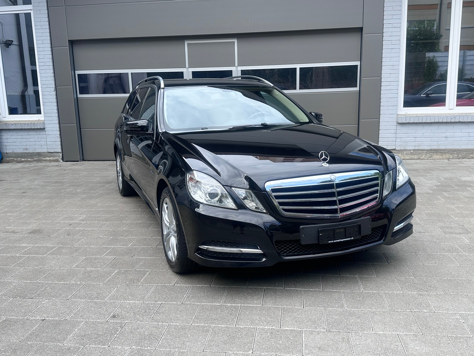 MERCEDES-BENZ E 250 CGI BlueEF Avantgarde-image-4