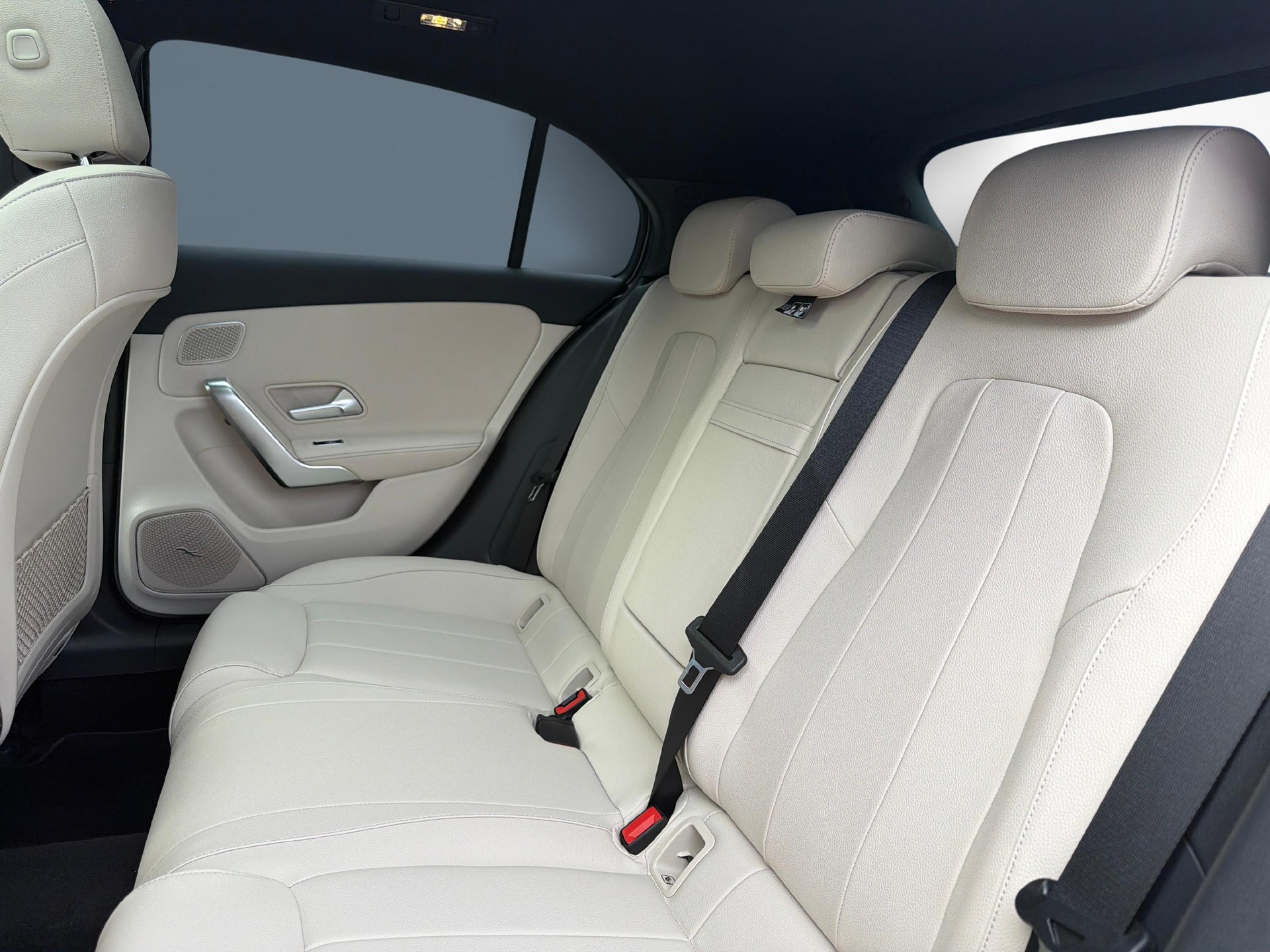 MERCEDES-BENZ A 250 Progressive 4m-image-17