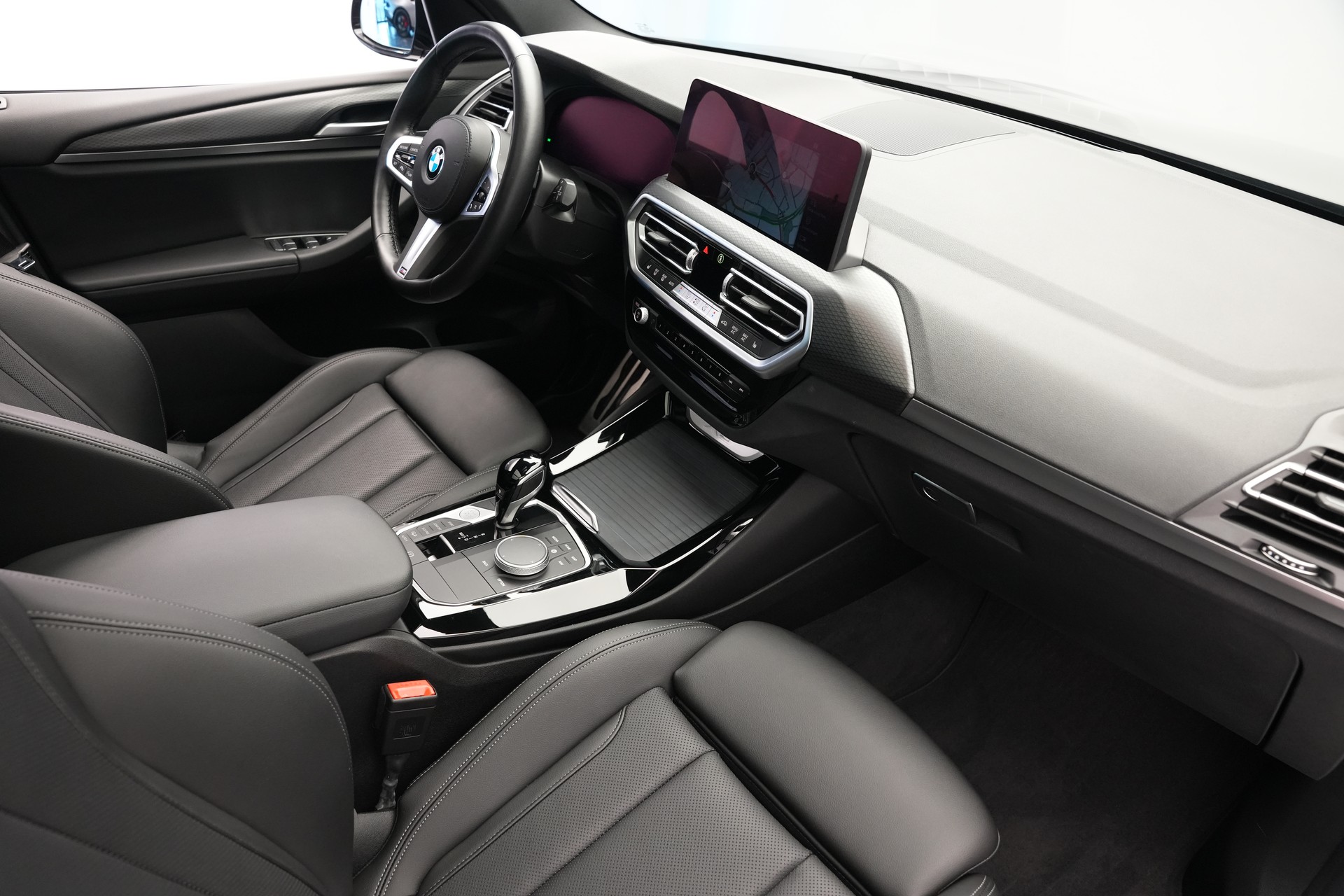 BMW X3 xDrive 48V 20d M Sport *CH-Fahrzeug* *Pano*-image-11