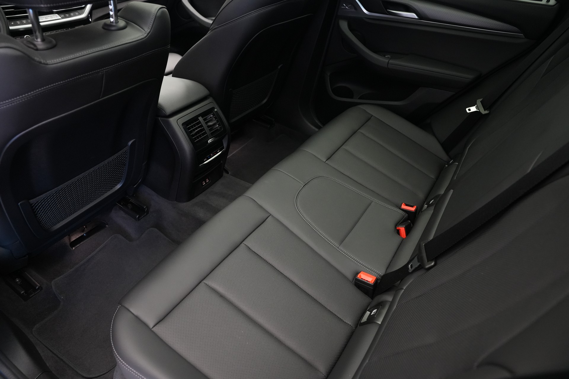 BMW X3 xDrive 48V 20d M Sport *CH-Fahrzeug* *Pano*-image-16