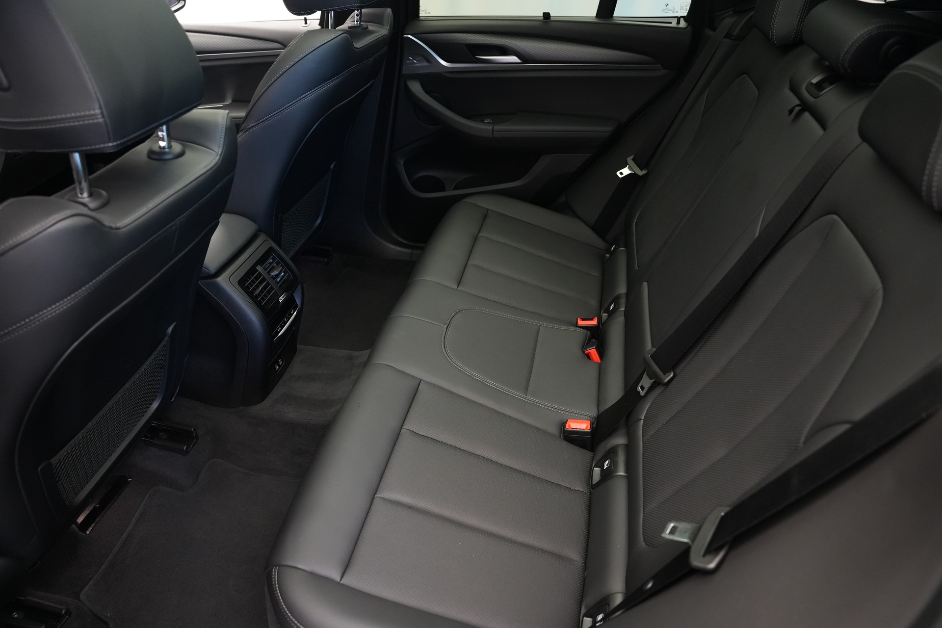 BMW X3 xDrive 48V 20d M Sport *CH-Fahrzeug* *Pano*-image-17