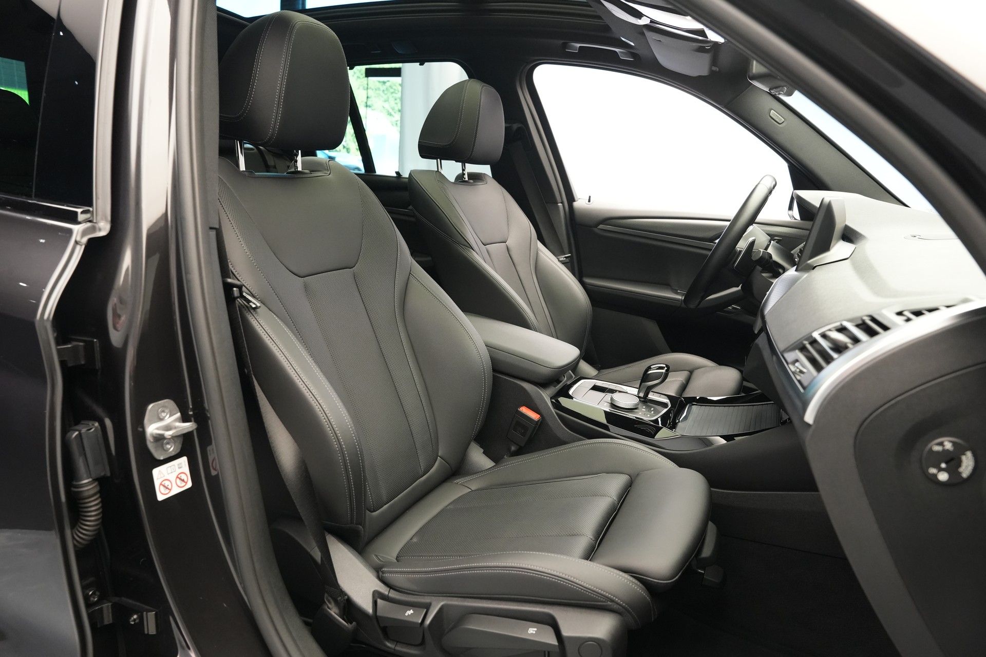 BMW X3 xDrive 48V 20d M Sport *CH-Fahrzeug* *Pano*-image-14