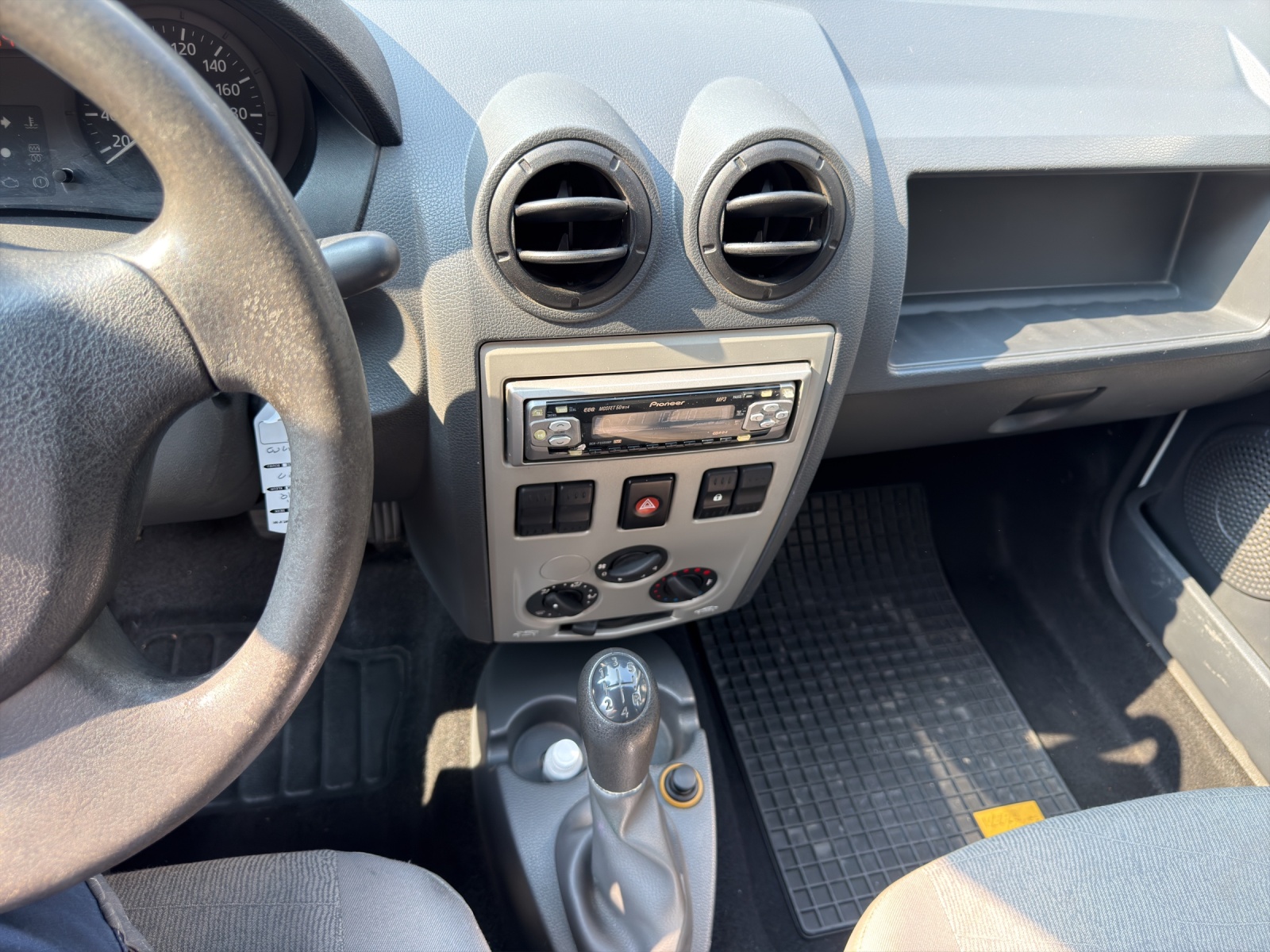 DACIA Logan 1.6 Ambiance-image-7