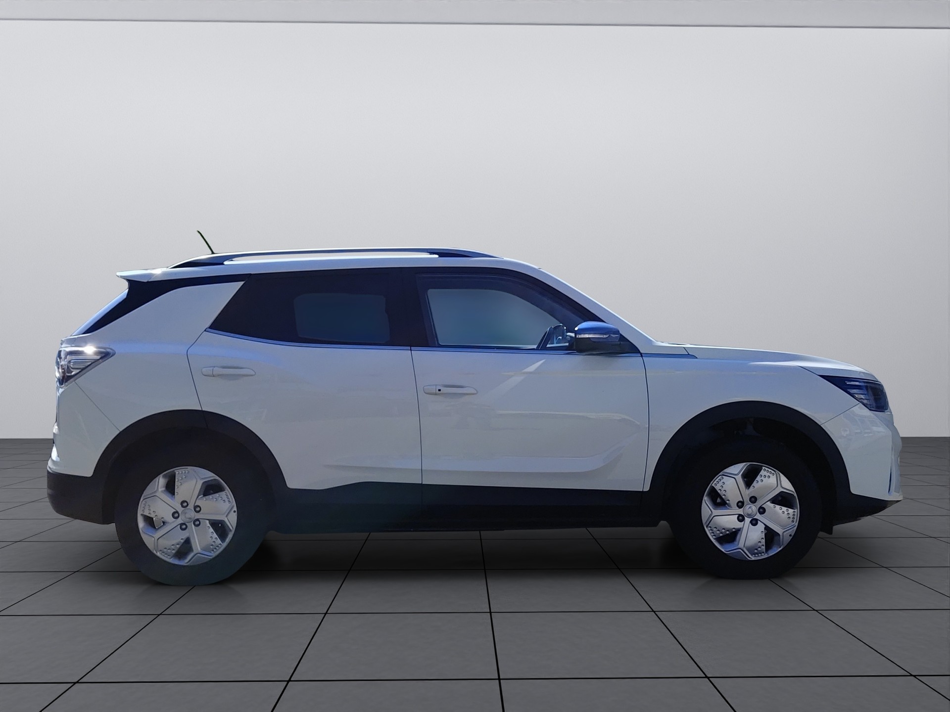 KGM-SsangYong Korando eMotion Bronze-image-3
