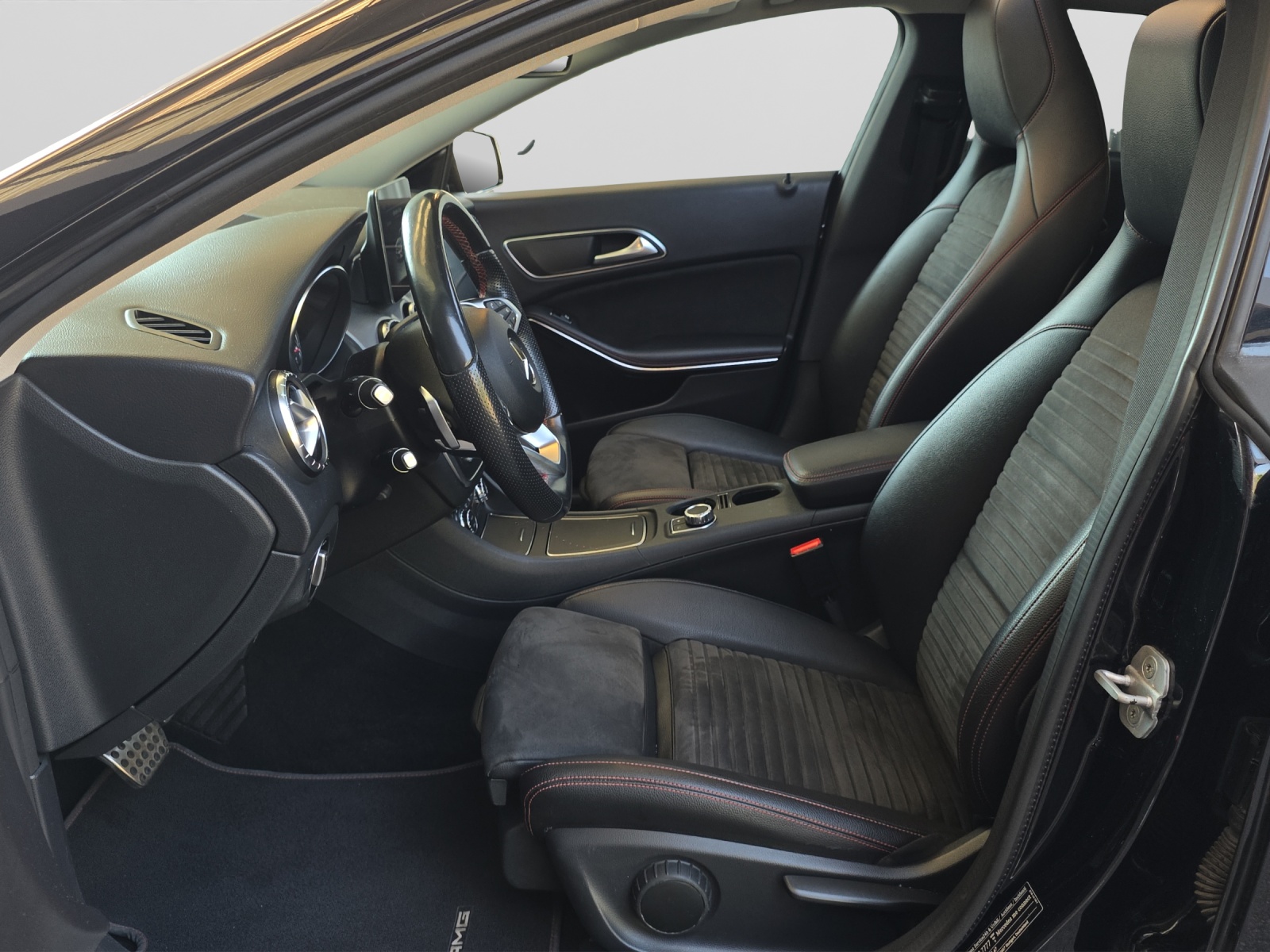 MERCEDES-BENZ CLA 200 d AMG Line 4m Sh.Brake-image-8