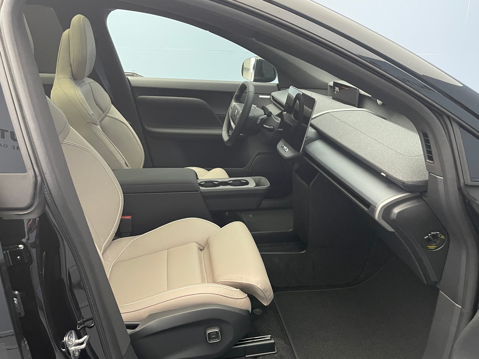VOLVO EX60 Twin Ultra AWD-image-8