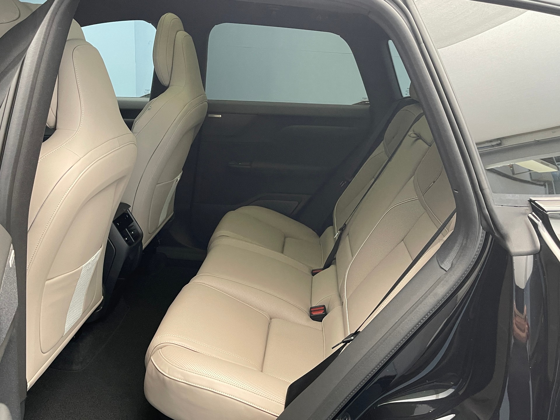 VOLVO EX60 Twin Ultra AWD-image-7